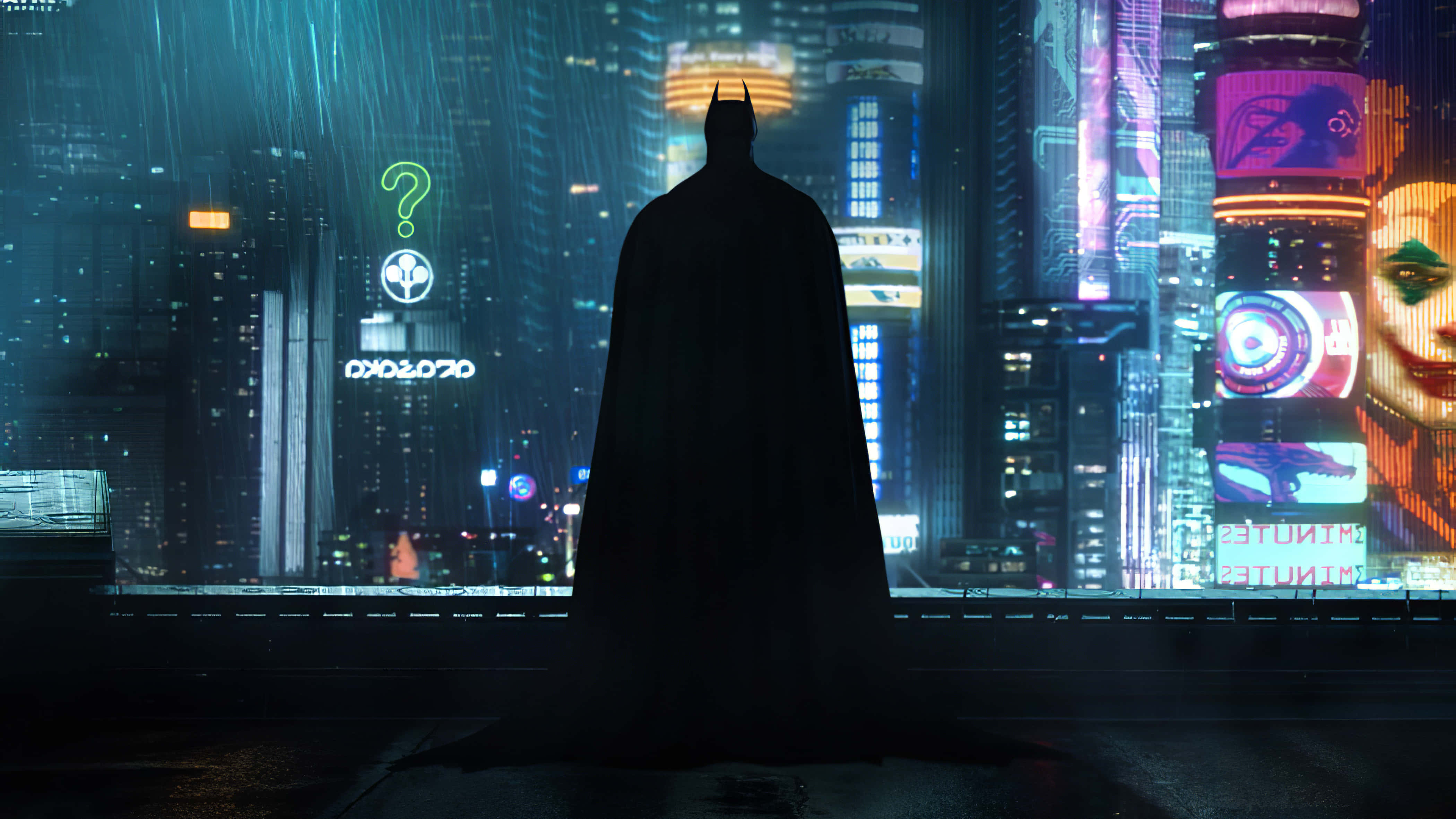Batman City 桌布 壁紙 — 蝙蝠俠以剪影姿態站在被雨水打濕的屋頂上，俯瞰著夜晚霓虹閃爍的賽博龐克城市景觀。