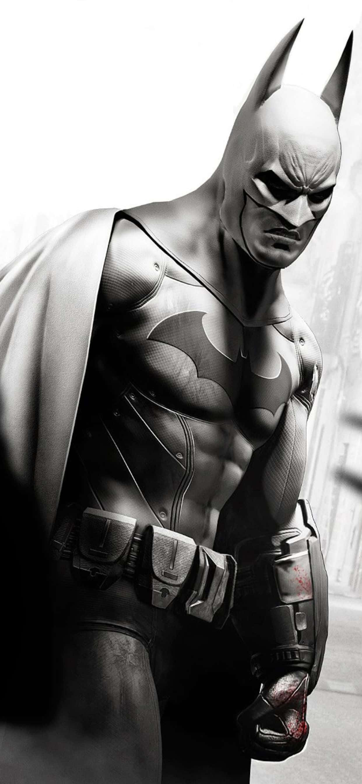 iPhone Xs Max Batman Arkham City 桌布 壁紙 — 蝙蝠俠以堅定的眼神和沾血的手套，在模糊的城市景觀背景下擺出粗獷的黑白姿勢。
