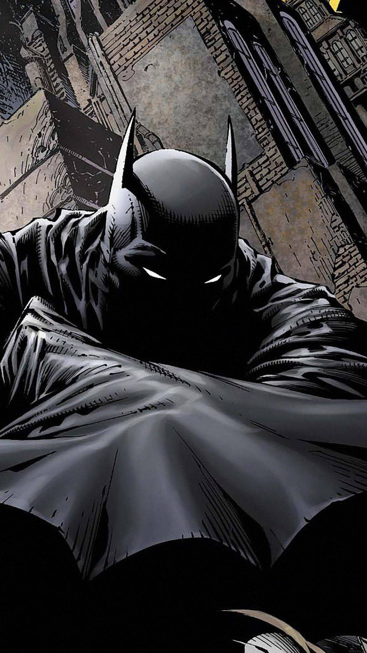 The Batman iPhone 桌布 壁紙 — 蝙蝠俠以粗獷的漫畫風格出現，線條銳利，陰影戲劇化，背景是破敗的城市景觀。