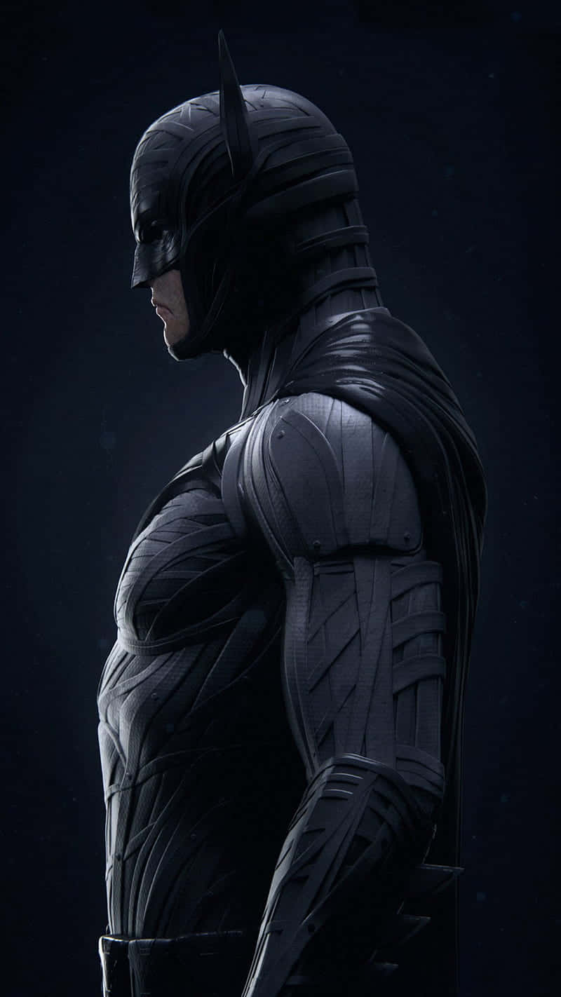 Arkham Asylum 桌布 壁紙 — 蝙蝠俠側身站在黑暗背景下，他的裝甲服捕捉微妙光線，營造出陰鬱的電影感肖像。