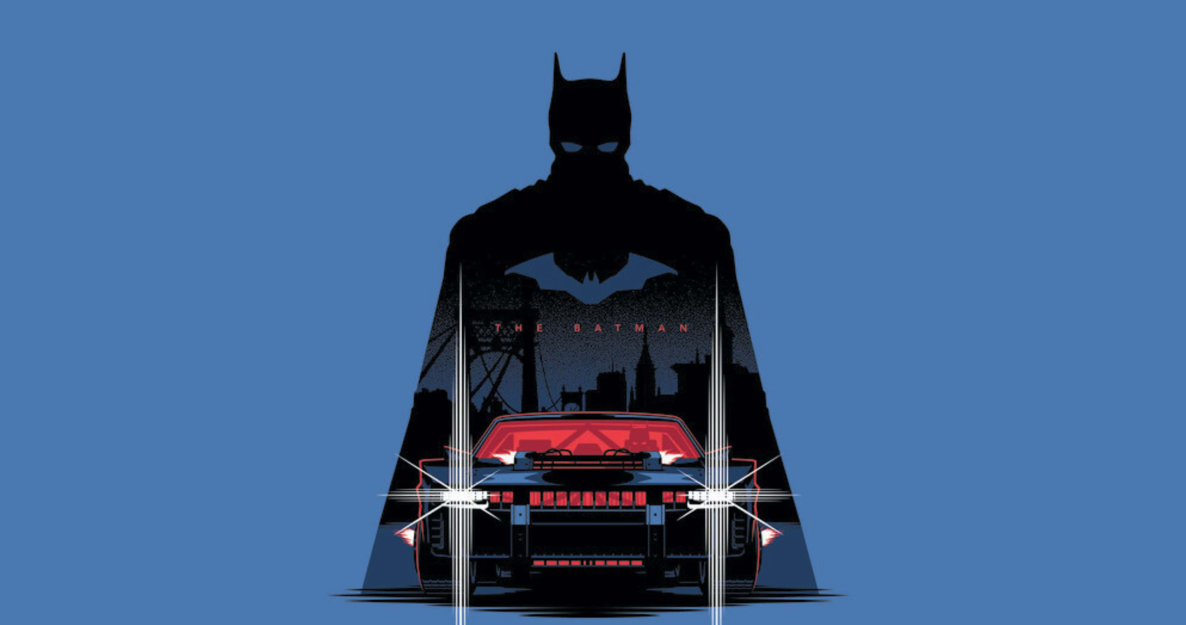 4K Batmobile 桌布 壁紙 — 蝙蝠俠剪影高聳於紅色蝙蝠車之上，背景為純藍色，城市天際線透過披風可見。