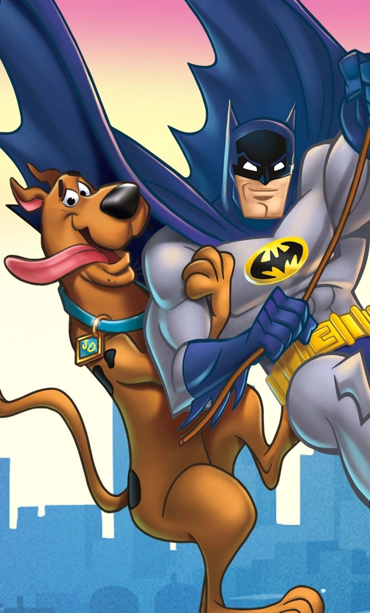 Batman The Brave And The Bold 桌布 壁紙 — 蝙蝠俠和史酷比一起翱翔在城市天際線中，蝙蝠俠的斗篷飄揚，史酷比的舌頭在快樂的飛行中伸出。