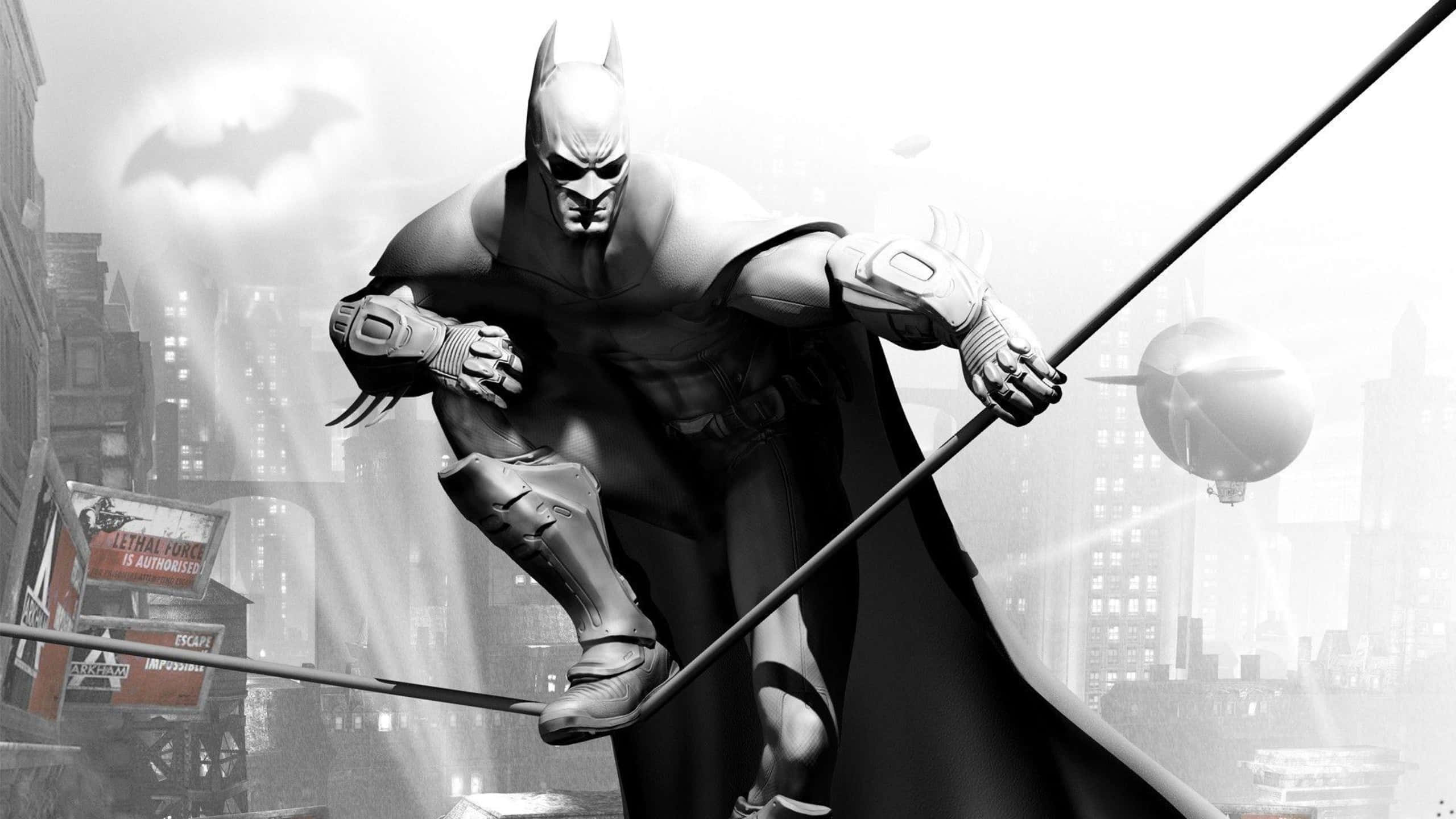1440p Batman Arkham City 桌布 壁紙 — 蝙蝠俠在單色調的高譚市天際線中擺盪，身後天空中有蝙蝠信號閃耀。