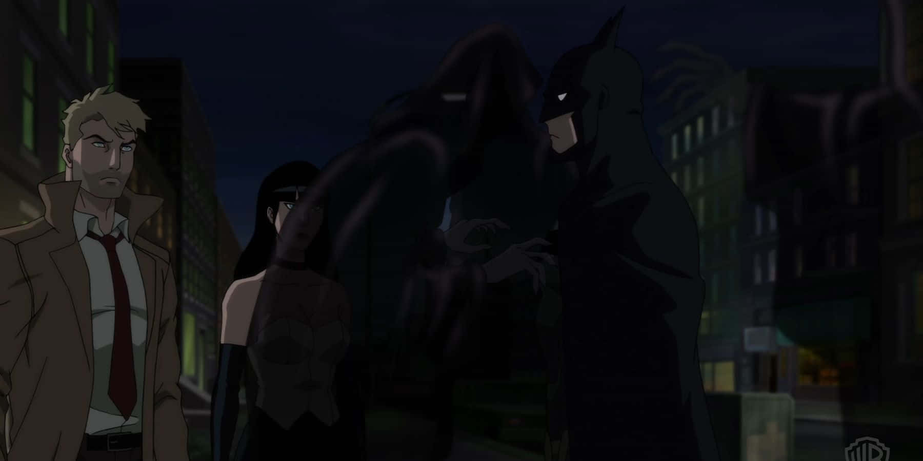 The Justice League Dark 桌布 壁紙 — 蝙蝠俠在夜晚昏暗的城市街道上與一個陰影人物對峙，兩名目擊者憂心忡忡地看著。