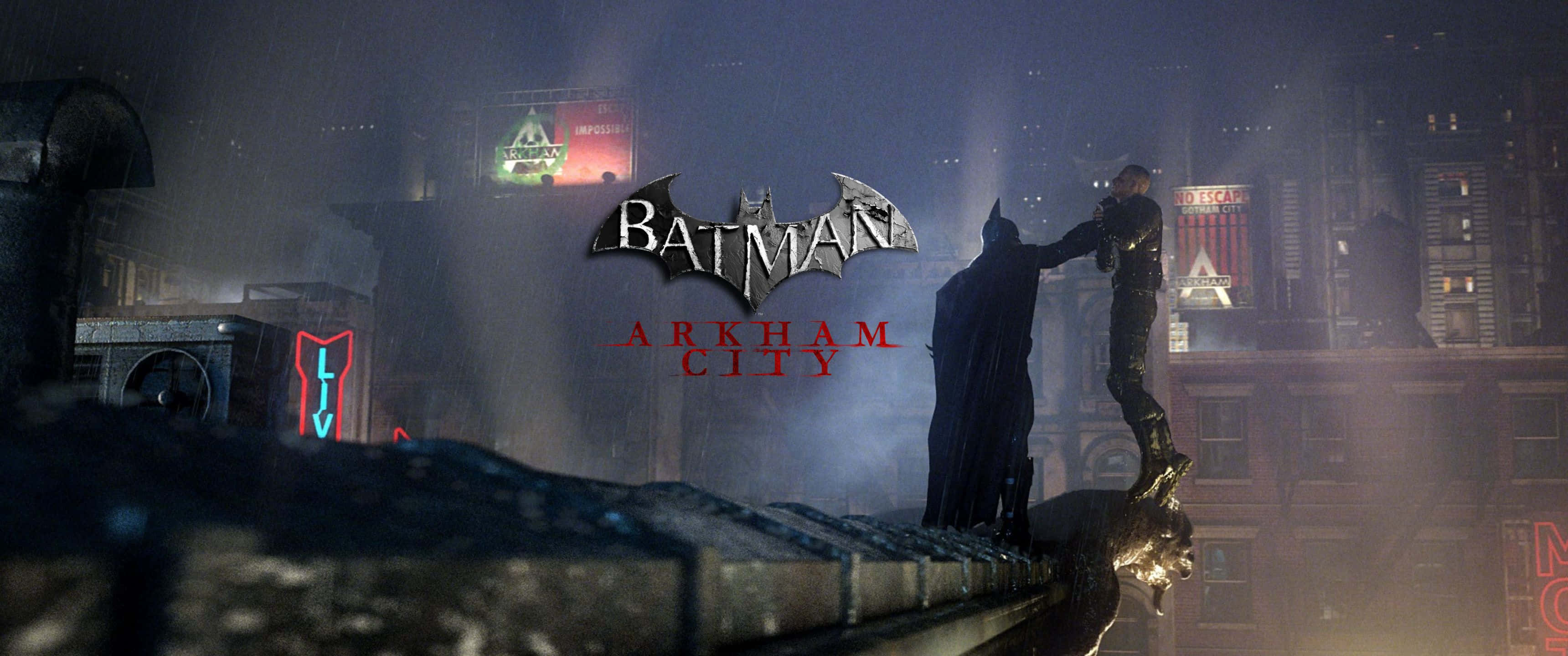 3440x1440p Batman Arkham City 桌布 壁紙 — 蝙蝠俠在夜晚站在屋頂上，在雨淋濕的高譚市景觀中與一個身影對峙，霓虹燈牌和阿卡漢城市的標誌閃閃發光。