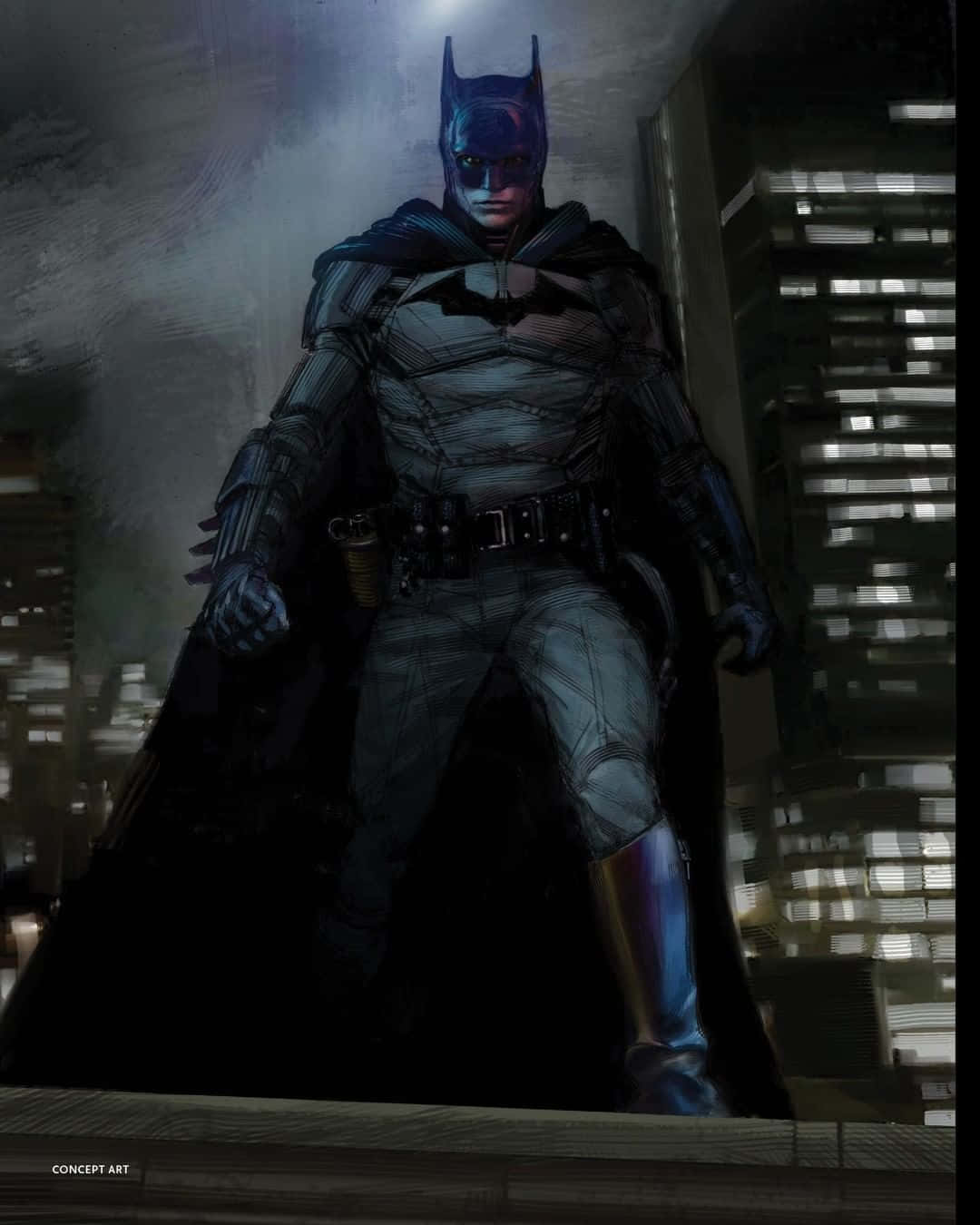 Bat-suit 桌布 壁紙 — 蝙蝠俠在夜晚高高站在屋頂上，他的裝甲戰衣在城市燈光下閃耀，映襯著黑暗的城市天際線。