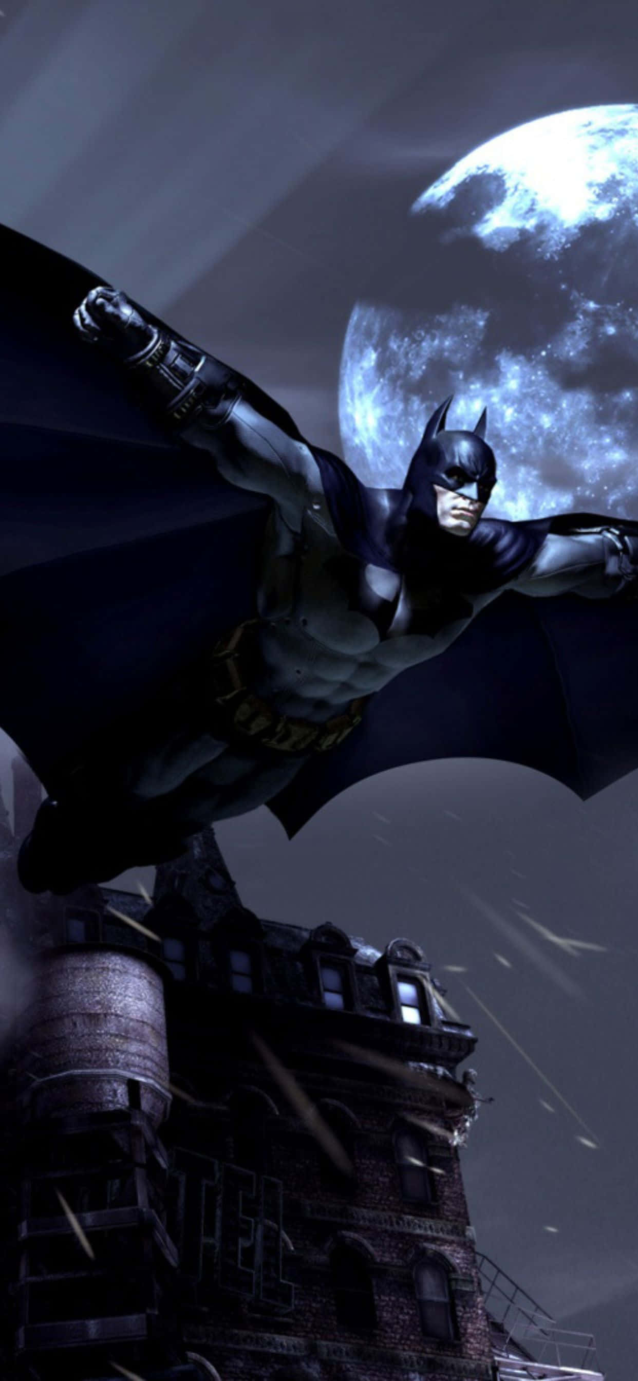 iPhone Xs Max Batman Arkham City 桌布 壁紙 — 蝙蝠俠在暴風雨的夜空中翱翔，身後一輪滿月，下方是哥德式城市景觀。