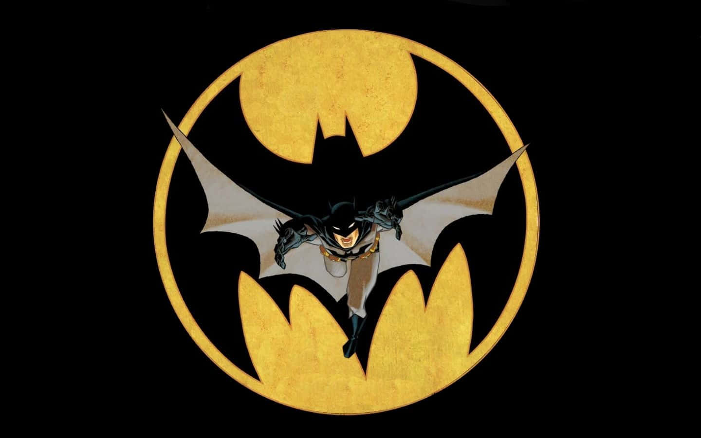 Batman Cartoon 桌布 壁紙 — 蝙蝠俠在漆黑的背景上，於一個發光的金色蝙蝠標誌內動態翱翔。
