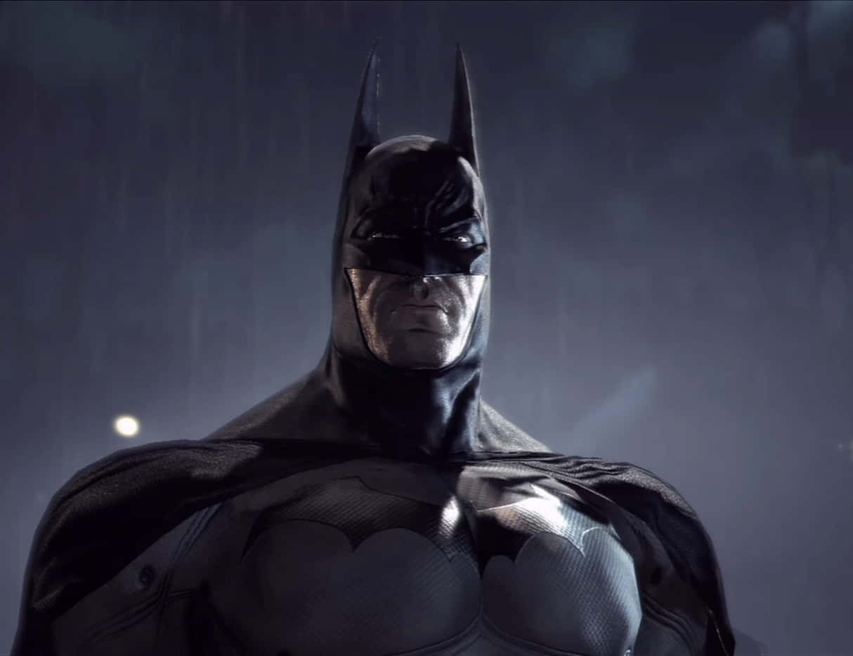 Arkham Asylum 桌布 壁紙 — 蝙蝠俠在雨中的高譚市夜晚堅定站立，斗篷隨風飄揚，背後閃電閃爍。