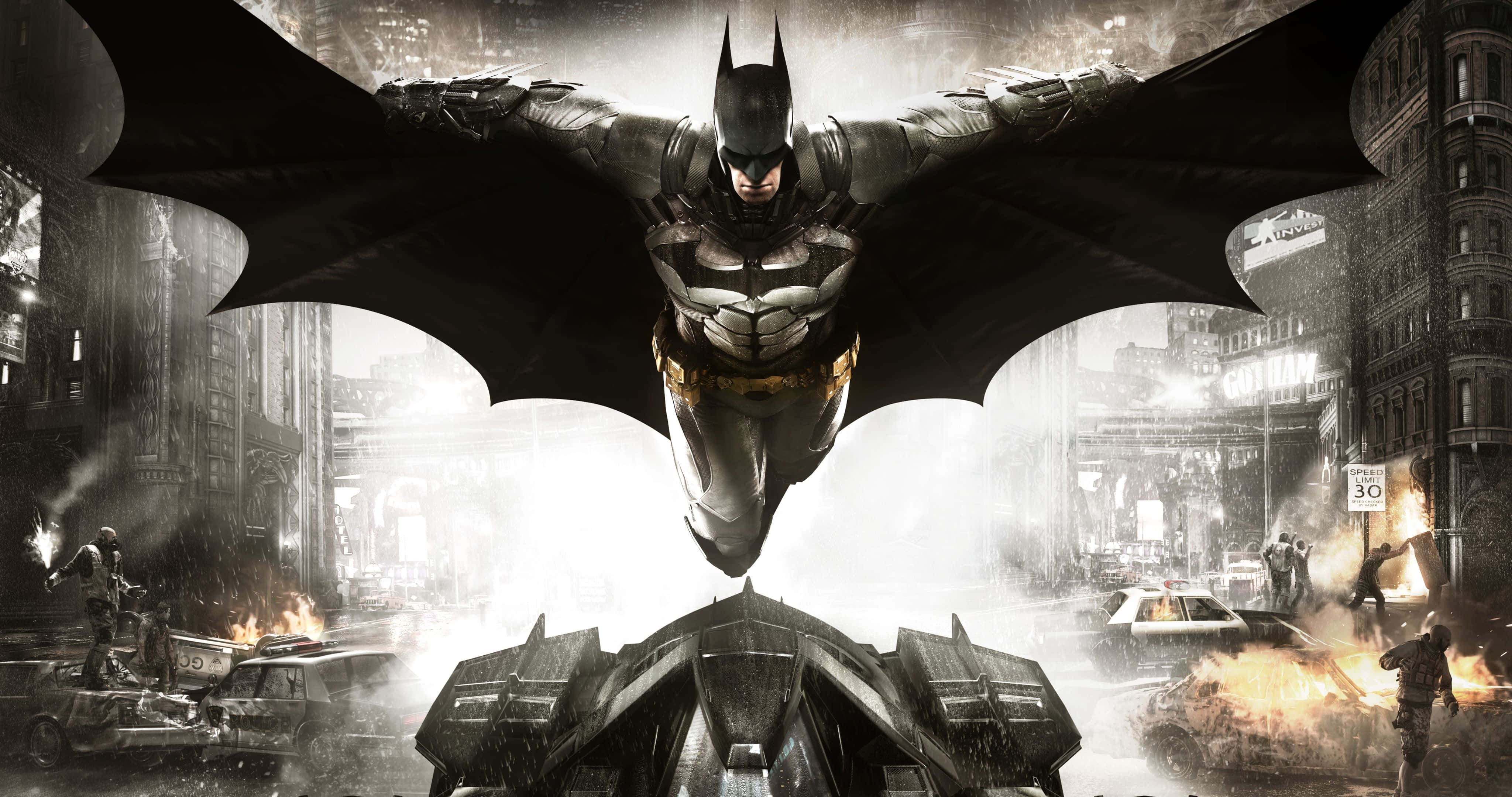 4K Batmobile 桌布 壁紙 — 蝙蝠俠在雨濕的高譚市上空翱翔，下方混亂爆發，有燃燒的車輛和武裝人物。