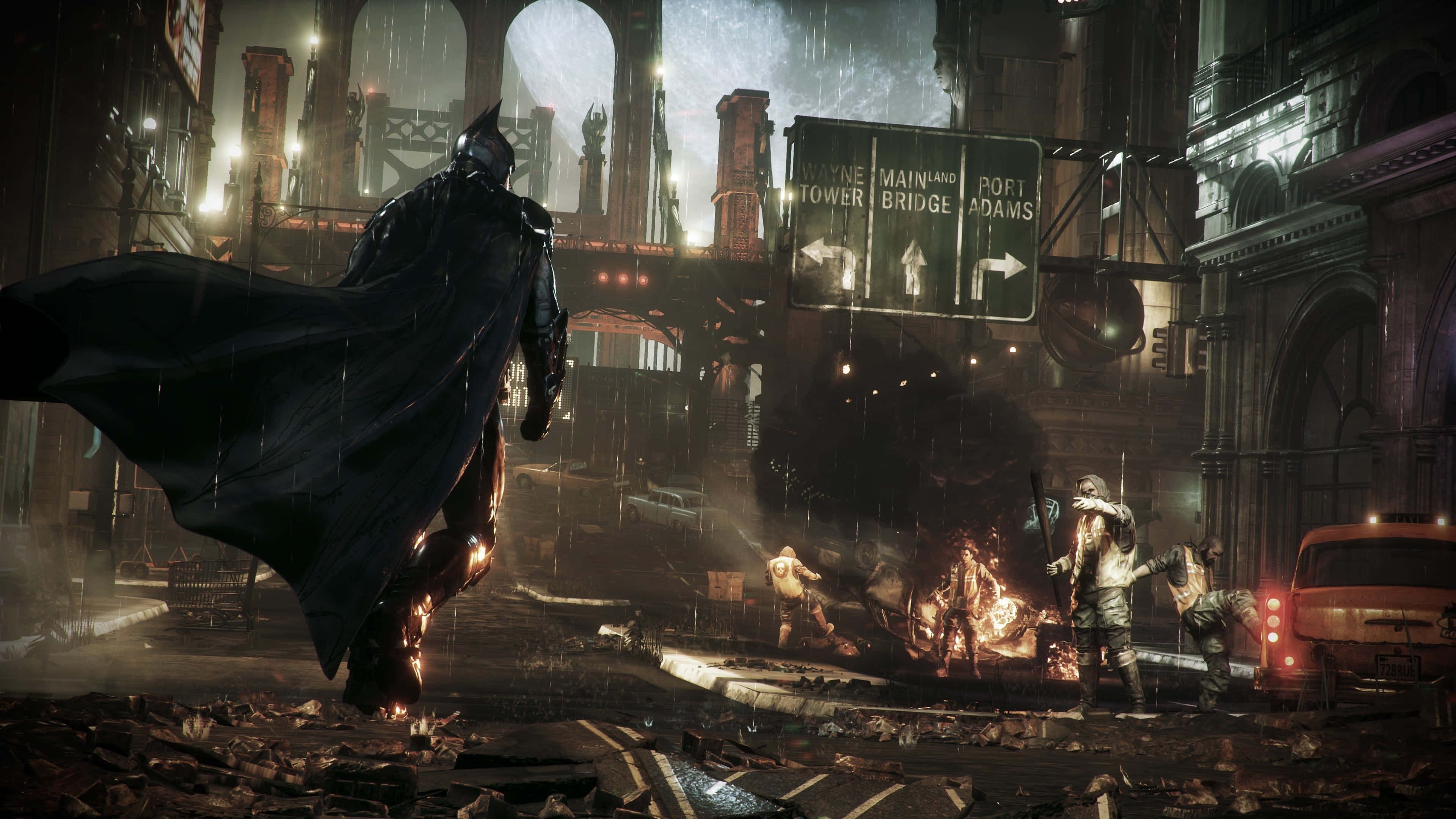 Superhero Video Games 桌布 壁紙 — 蝙蝠俠在雨濕的高譚市街道上大步前行，月光下罪犯在廢車旁燃燒。