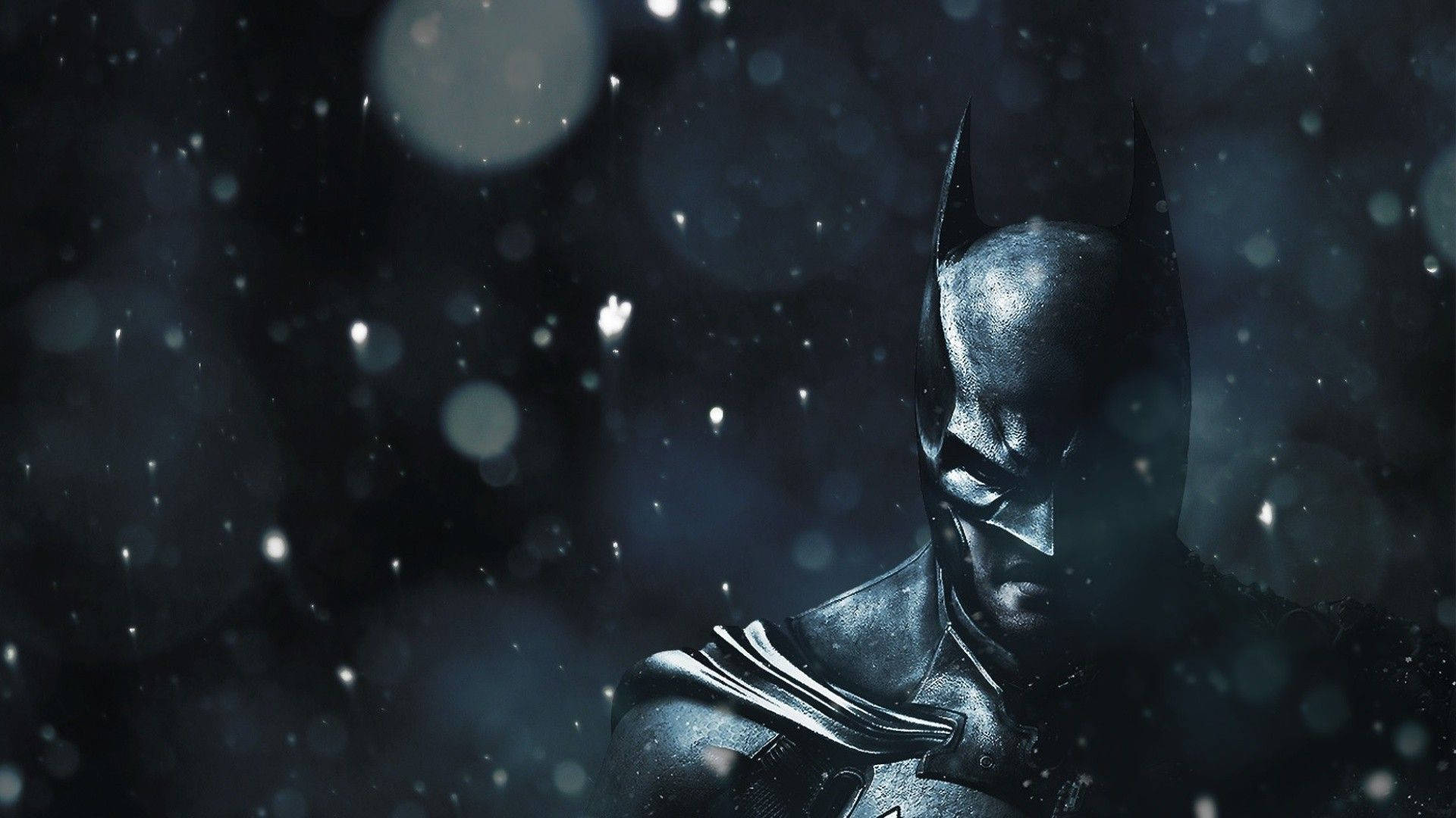 蝙蝠俠 桌布 壁紙 — 蝙蝠俠在雪夜中莊嚴地站立，他的裝甲頭罩在昏暗燈光下閃爍，雪花在他周圍飄落。