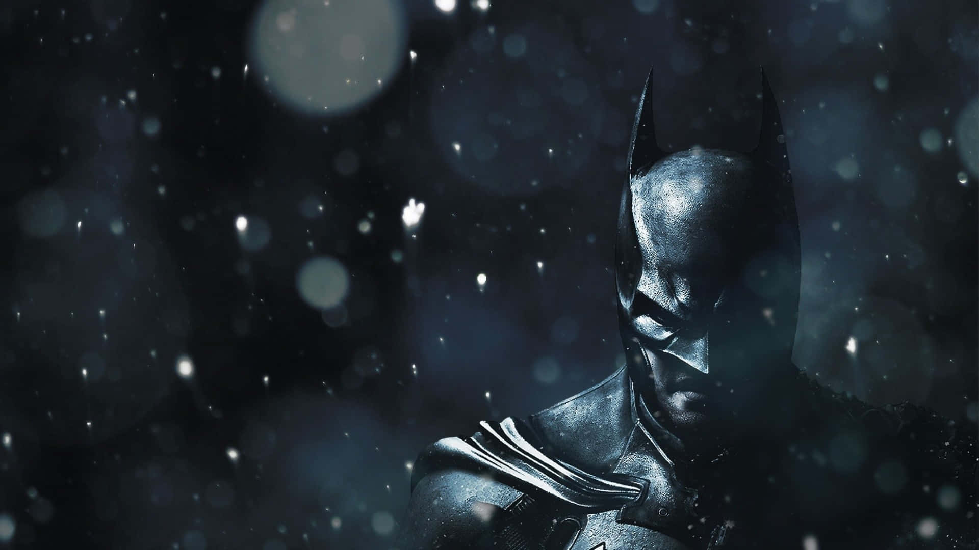 Bruce Wayne 桌布 壁紙 — 蝙蝠俠在雪夜中莊嚴地站立，他的裝甲頭罩在昏暗燈光下閃耀，雪花在他周圍飄舞。