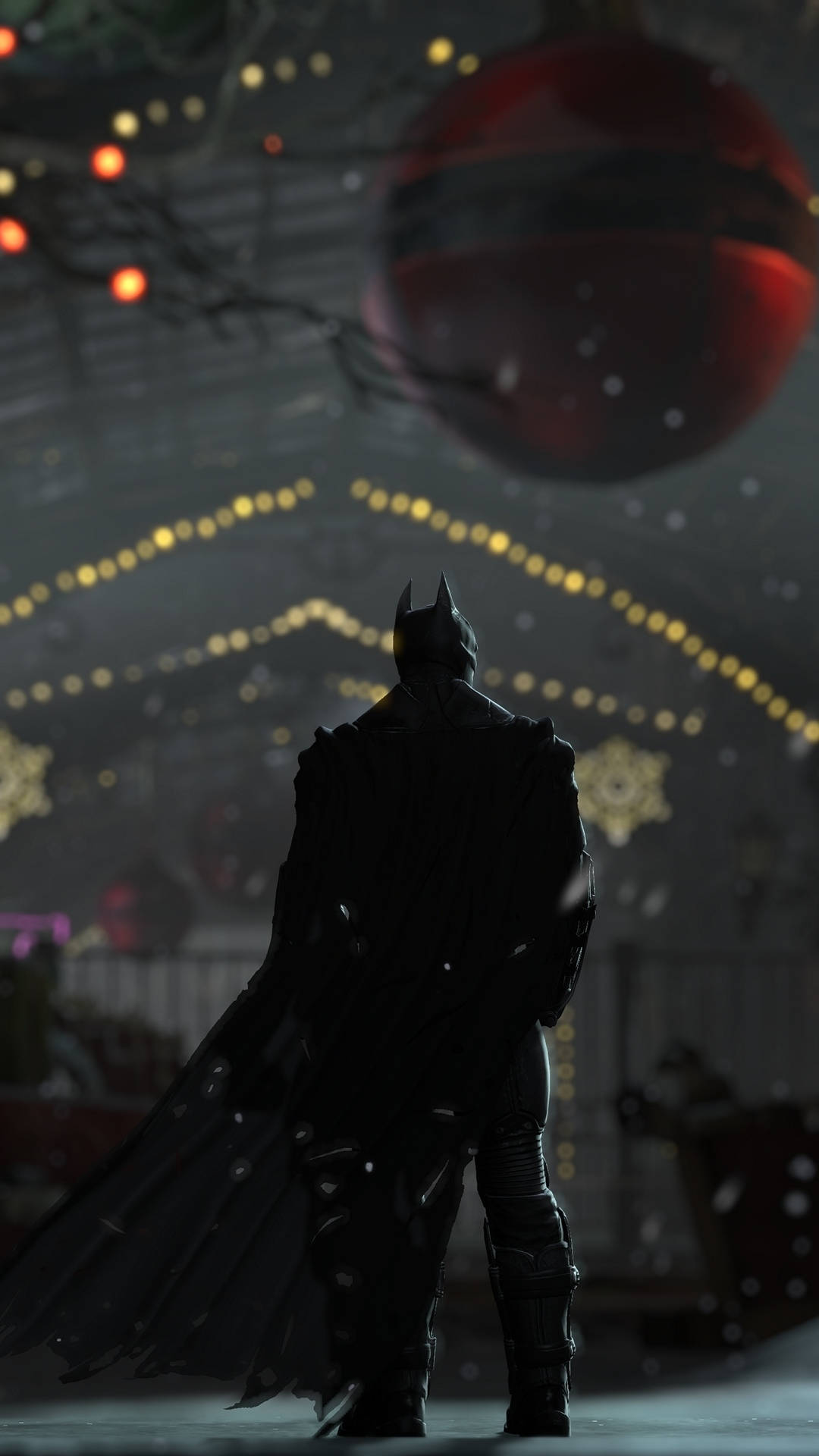 Arkham 桌布 壁紙 — 蝙蝠俠在雪景城市中，站在一個巨大的紅色裝飾品和閃爍燈光下的剪影中。