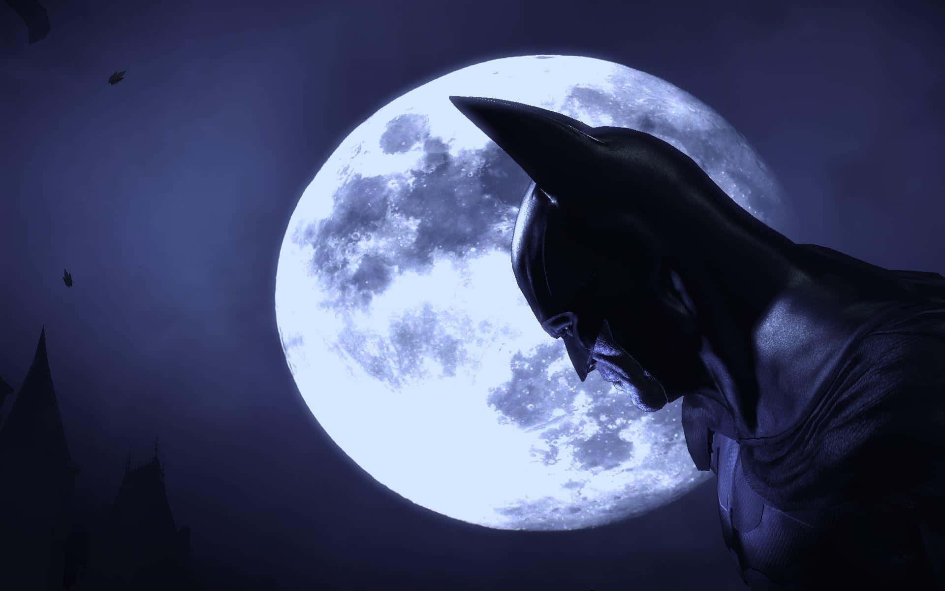Batman Arkham Asylum 桌布 壁紙 — 蝙蝠俠在黑暗哥德式城市景觀中，以剪影姿態站在巨大發光的滿月前。