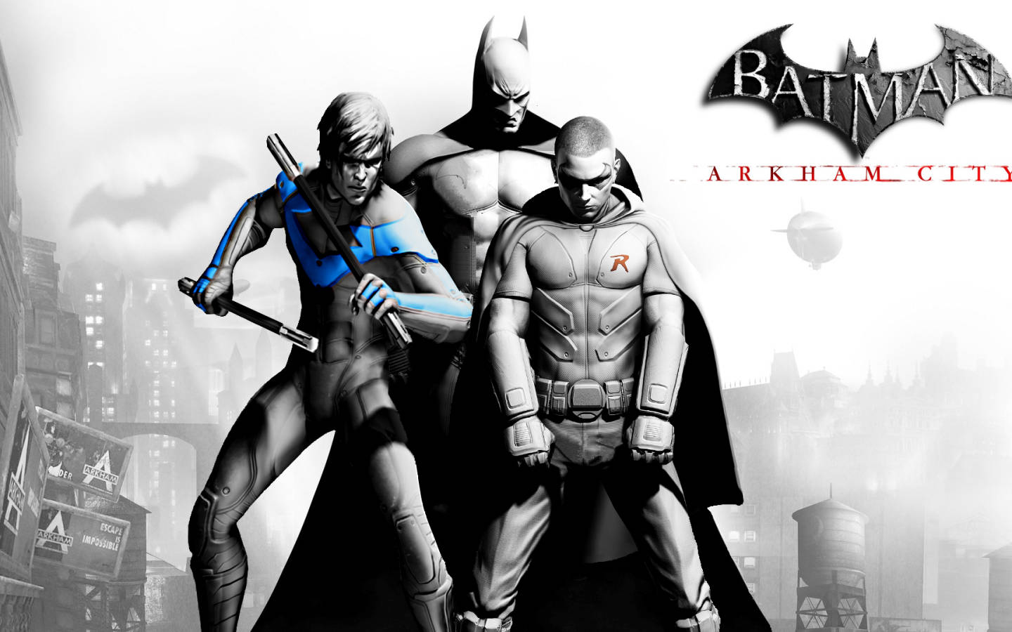 Batman Arkham City 桌布 壁紙 — 蝙蝠俠夜翼和紅頭罩站在 gritty 單色高譚市景觀中，上方有阿卡姆城市標誌。