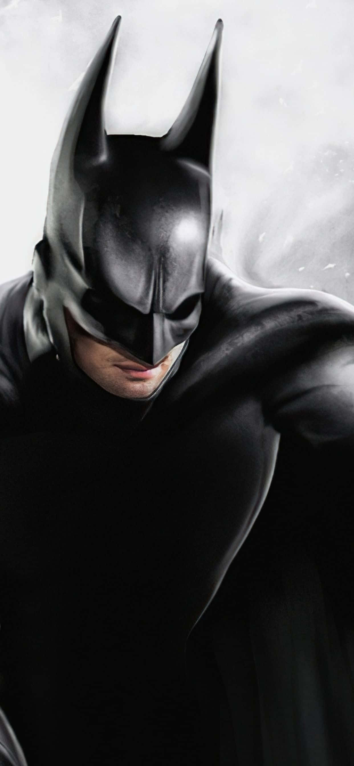 iPhone Xs Max Batman Arkham City 桌布 壁紙 — 蝙蝠俠穿著標誌性的黑色頭罩和戰衣，站在 gritty 的城市環境中，表情堅定。