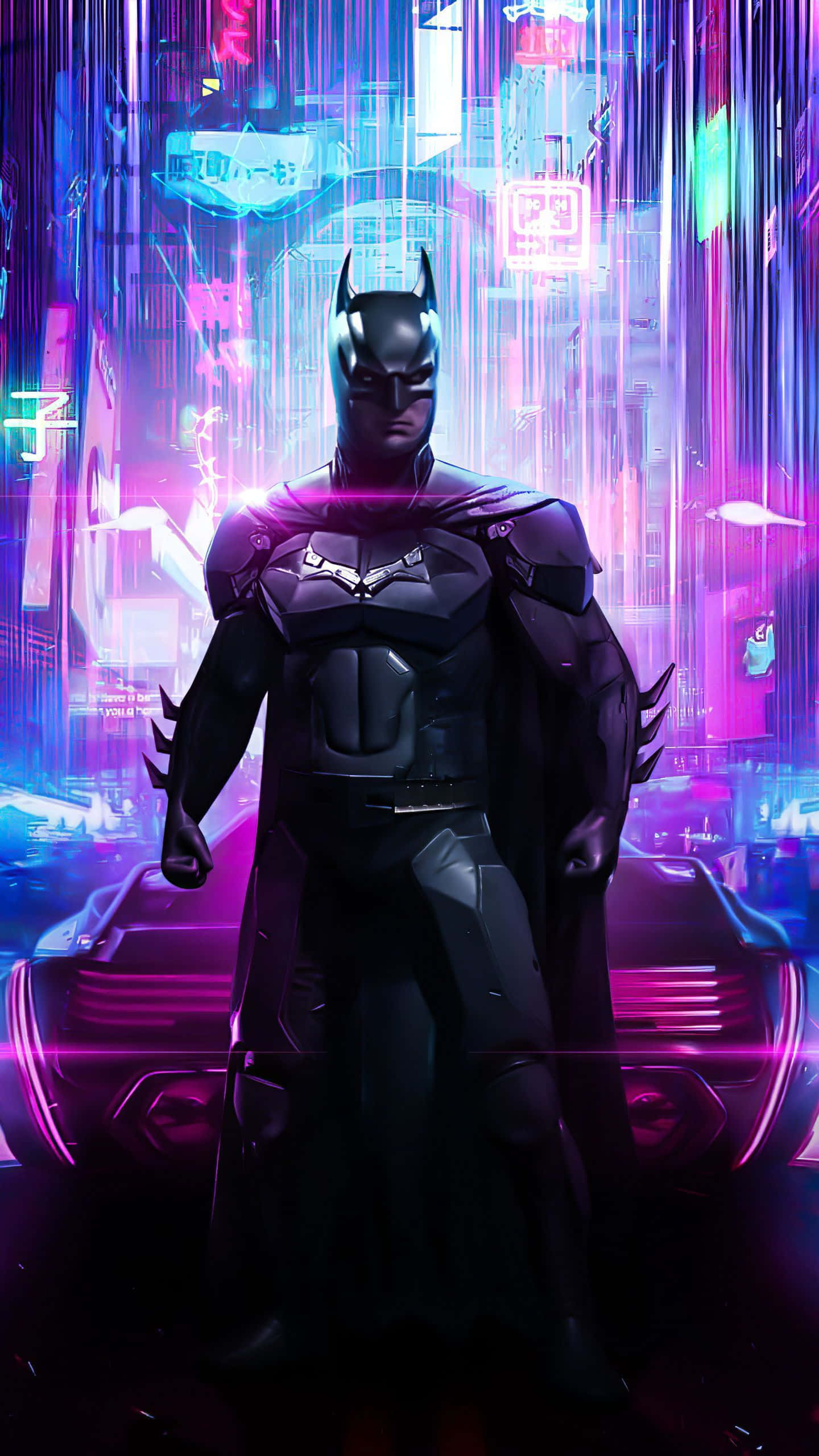 Batman Aesthetic 桌布 壁紙 — 蝙蝠俠站在一個充滿霓虹燈的賽博朋克城市景觀中，有發光的招牌和雨絲。