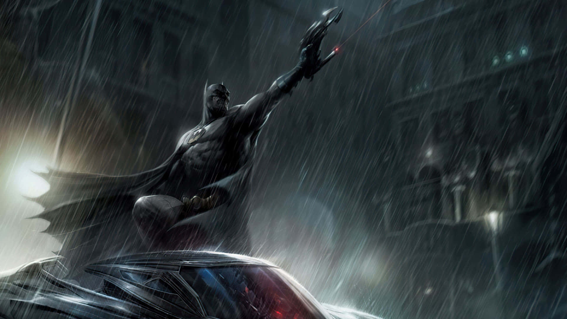 1920 X 1080 Batman 桌布 壁紙 — 蝙蝠俠站在一輛時尚的汽車上，身處雨夜的城市景觀中，斗篷飄揚，同時向暴風雨的天空發射抓鉤。