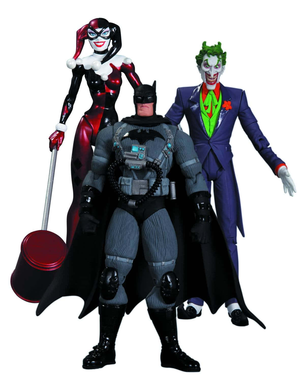 Batman Hush 桌布 壁紙 — 蝙蝠俠站在哈莉·奎茵（手持大槌）和紫色西裝的小丑之間，背景為白色。