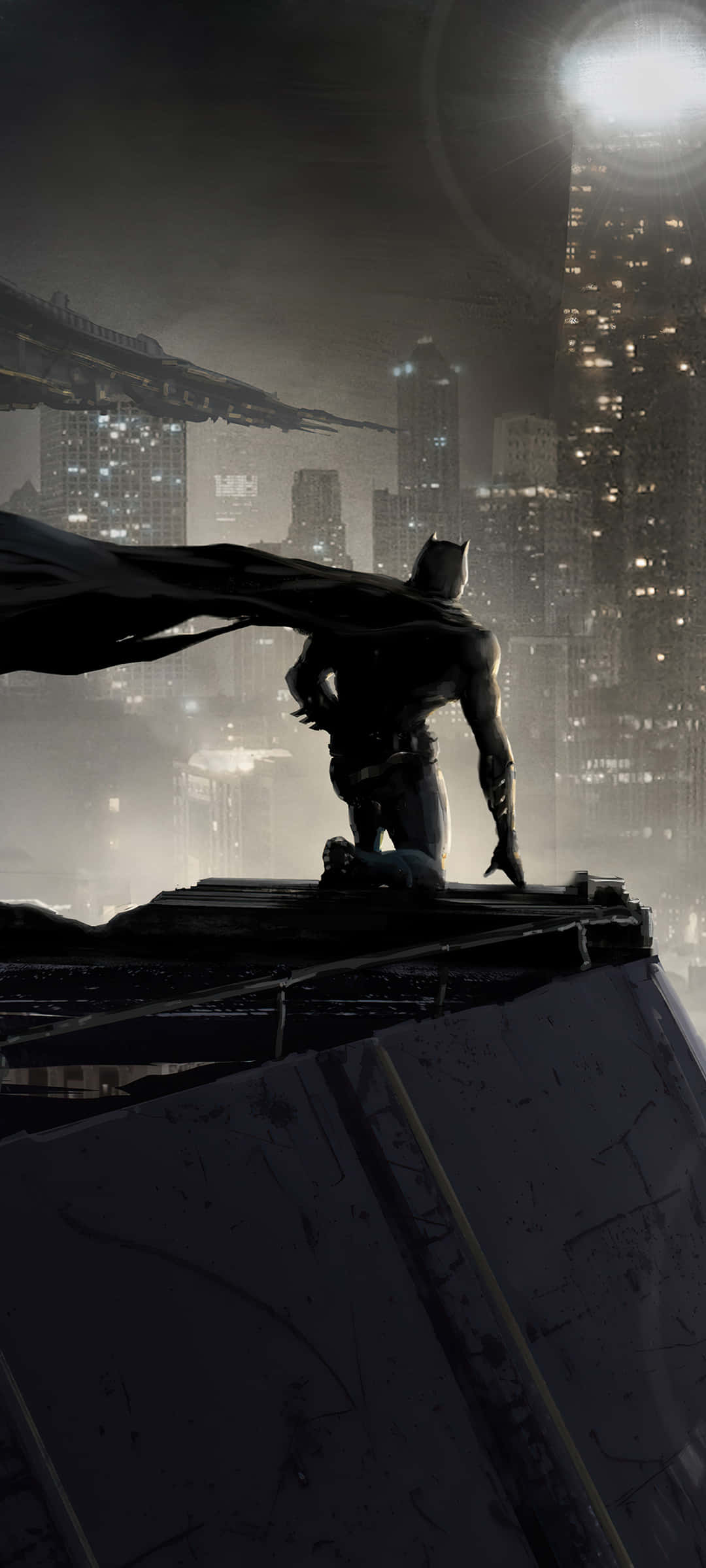 Batman City 桌布 壁紙 — 蝙蝠俠站在屋頂上，剪影俯瞰雨濕的高譚市天際線，夜晚有發光的窗戶和明亮的月亮在上方。