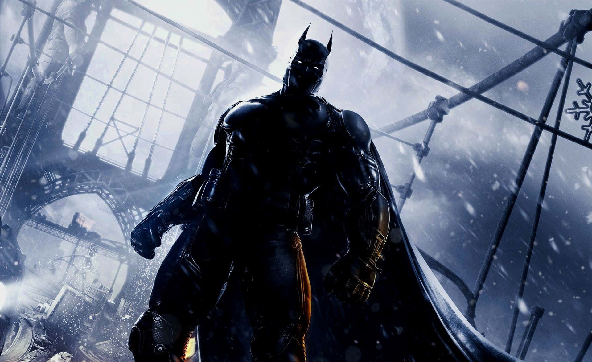 Batman Arkham Origins 桌布 壁紙 — 蝙蝠俠站在積雪的高譚市景觀中，頭頂是破碎的玻璃天花板，雪花飄落，周圍是工業建築。