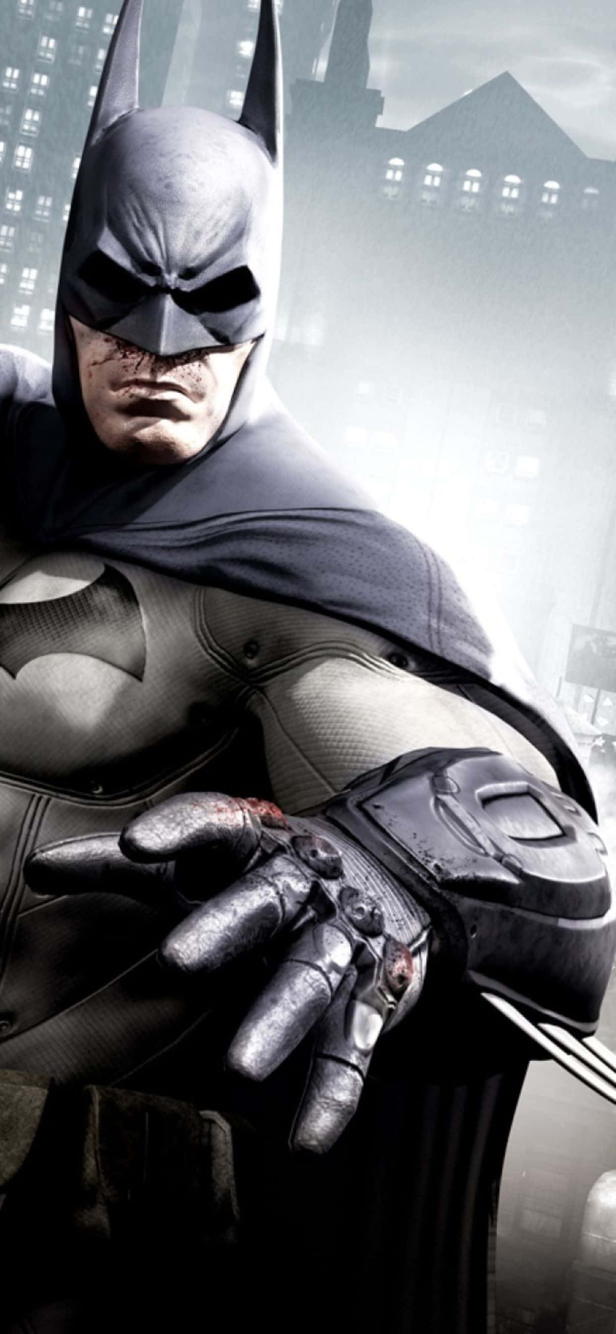 iPhone Xs Max Batman Arkham City 桌布 壁紙 — 蝙蝠俠站在粗糙的高譚市景中，表情堅定，手套沾滿鮮血。