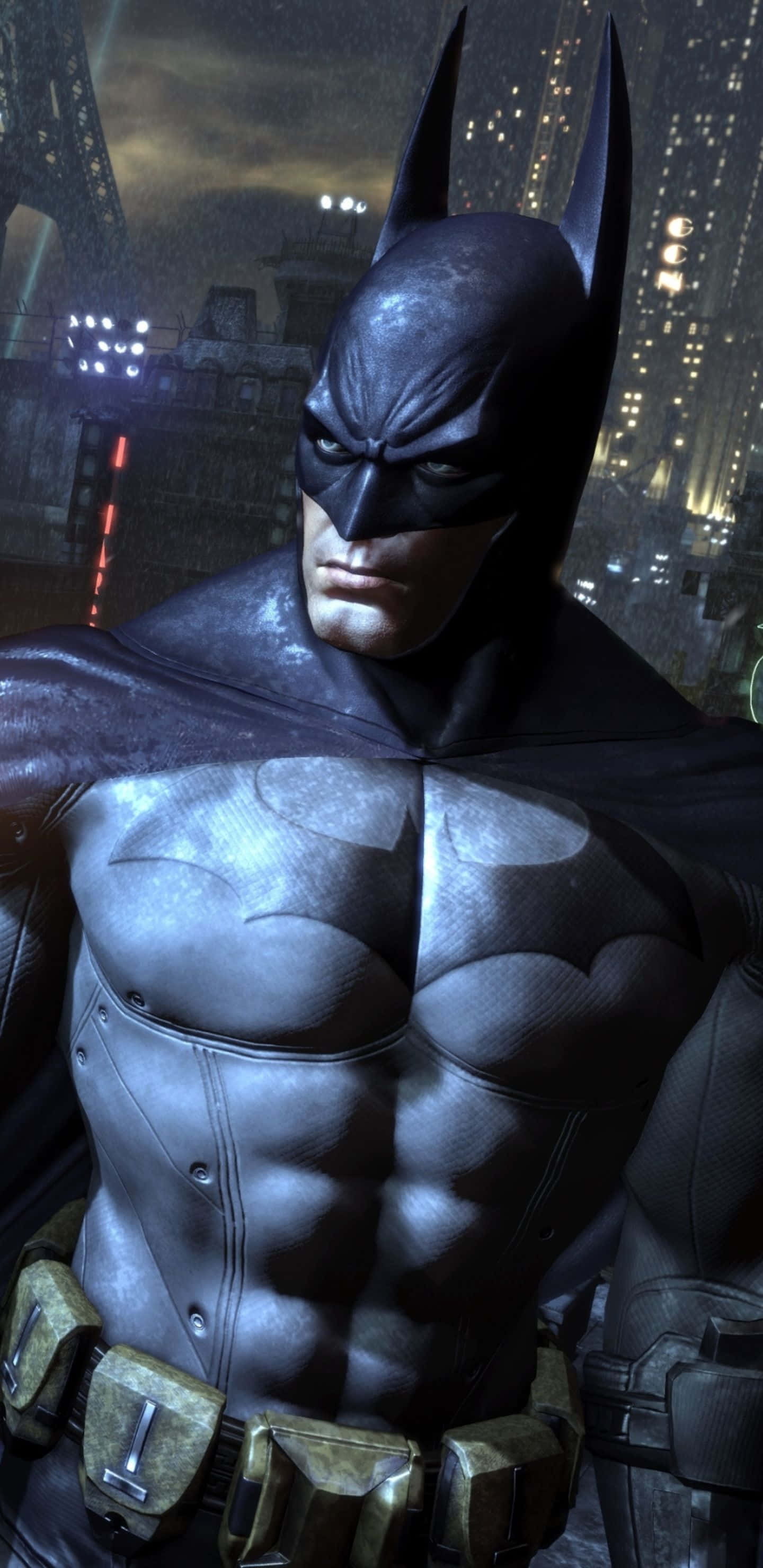 Pixel 3xl Batman Arkham City 桌布 壁紙 — 蝙蝠俠站在雨濕的高譚市夜景中，霓虹燈光反射在他的裝甲戰衣上。