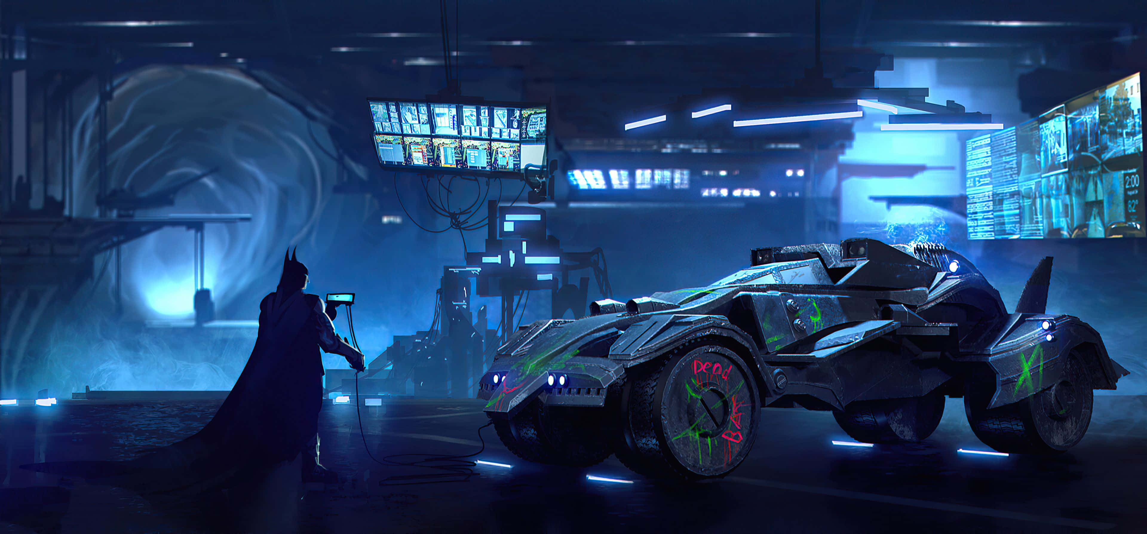 4K Batmobile 桌布 壁紙 — 蝙蝠俠站在高科技藏身處，旁邊是藍色霓虹燈下發光的蝙蝠車。
