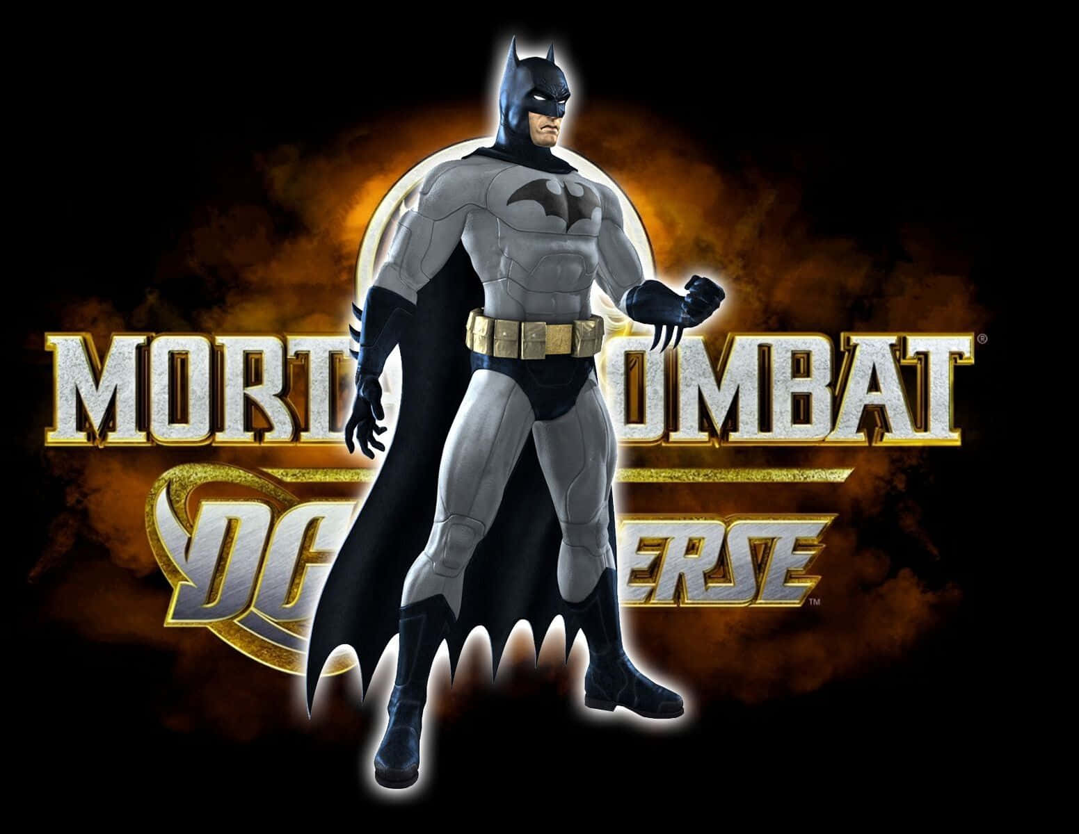 Mortal Kombat Vs Dc Universe 桌布 壁紙 — 蝙蝠俠英勇地站在一個帶有發光邊緣的熾熱Mortal Kombat DC Universe標誌前。