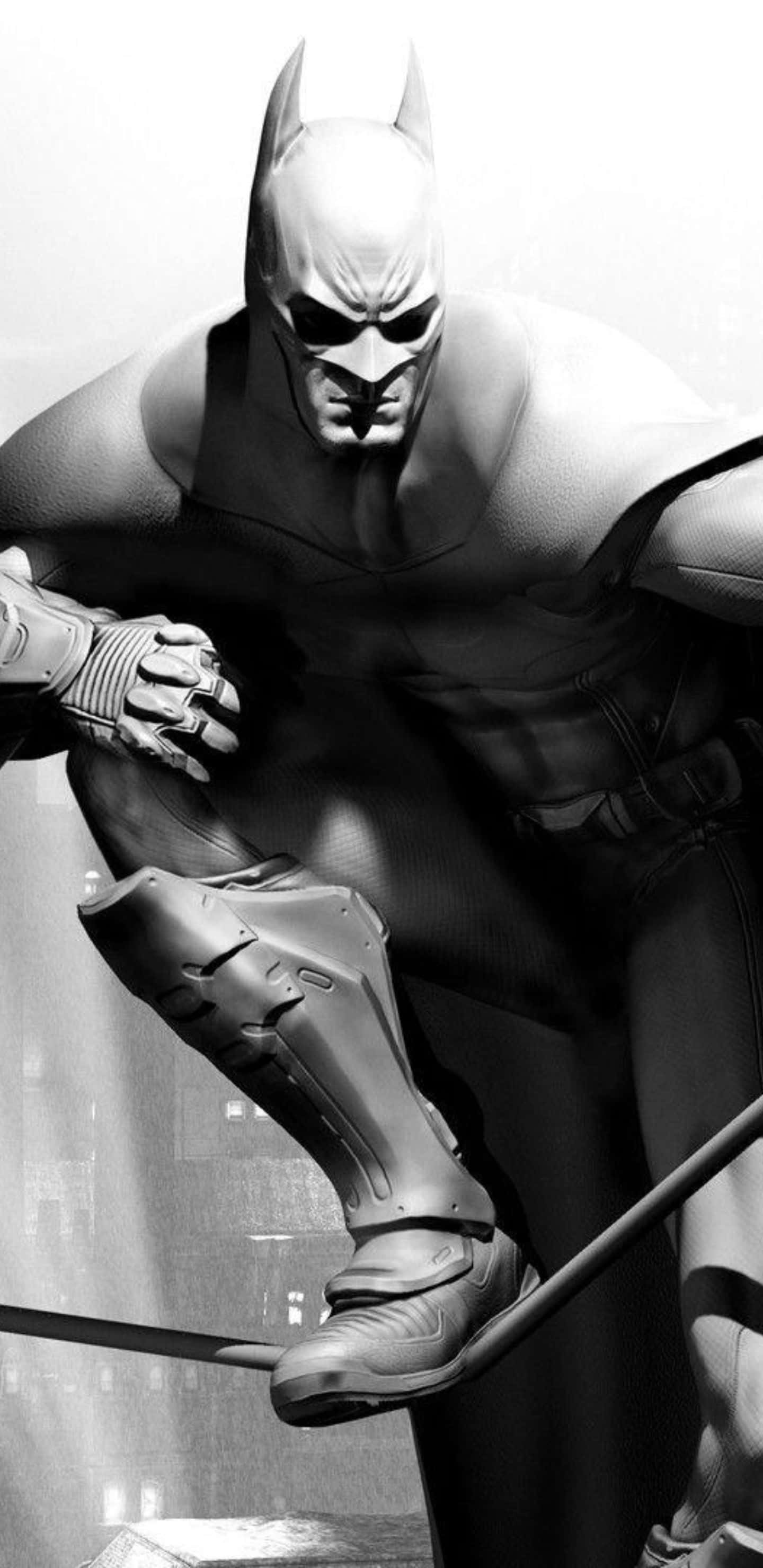 Pixel 3xl Batman Arkham City 桌布 壁紙 — 蝙蝠俠蹲在屋頂上，一張戲劇性的黑白照片，強烈的燈光突顯了他肌肉發達的身形和堅定的表情。
