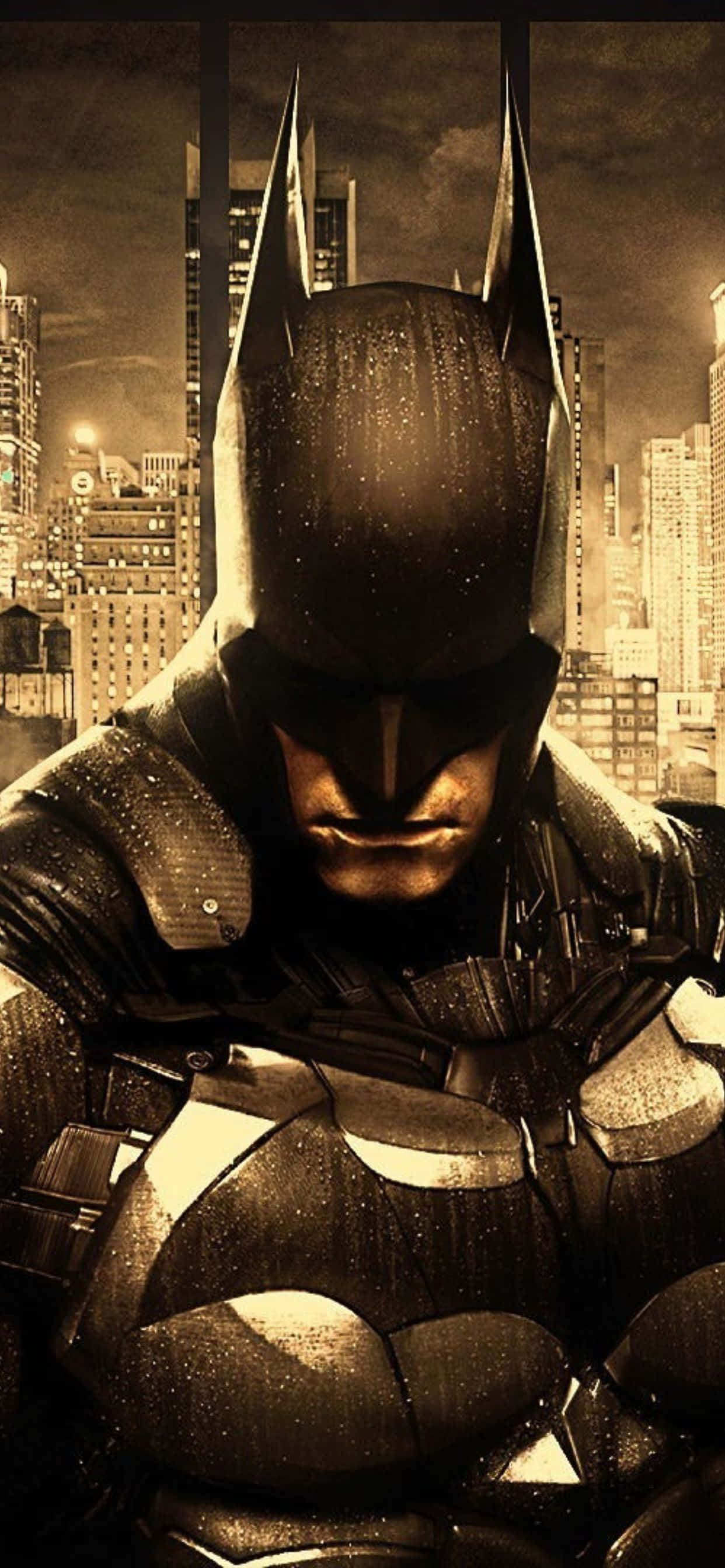 iPhone Xs Max Batman Arkham City 桌布 壁紙 — 蝙蝠俠身穿被雨水浸濕的盔甲，在夜晚以戲劇性的棕褐色燈光映襯著發光的城市天際線。
