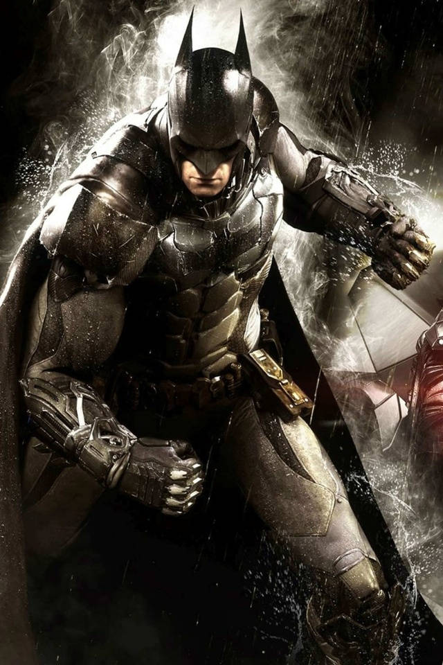 Arkham 桌布 壁紙 — 蝙蝠俠身穿裝甲服，在戲劇性燈光下，挑釁地站在雨中，水花四濺。