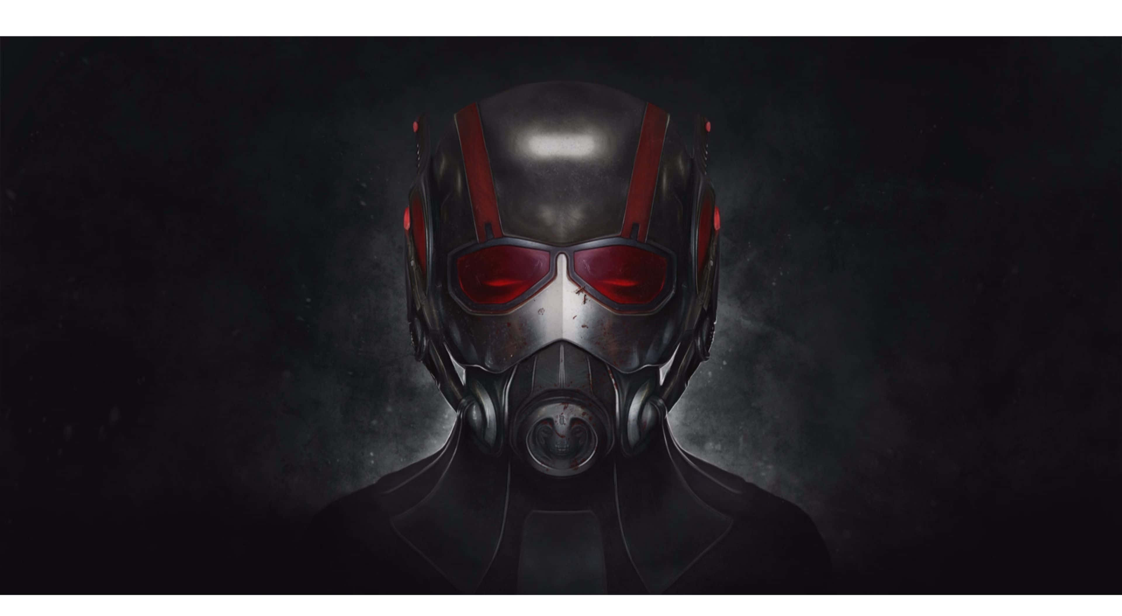 4K Marvel 壁紙 桌布 壁紙 — 蟻人穿著裝甲服，紅色眼睛發光，在黑暗煙霧背景下的威脅性特寫。
