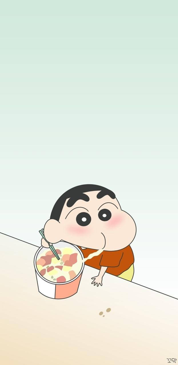 shinchan 桌布 壁紙 — 蠟筆小新用筷子開心咁從杯裡吸麵條，背景係柔和漸變色。