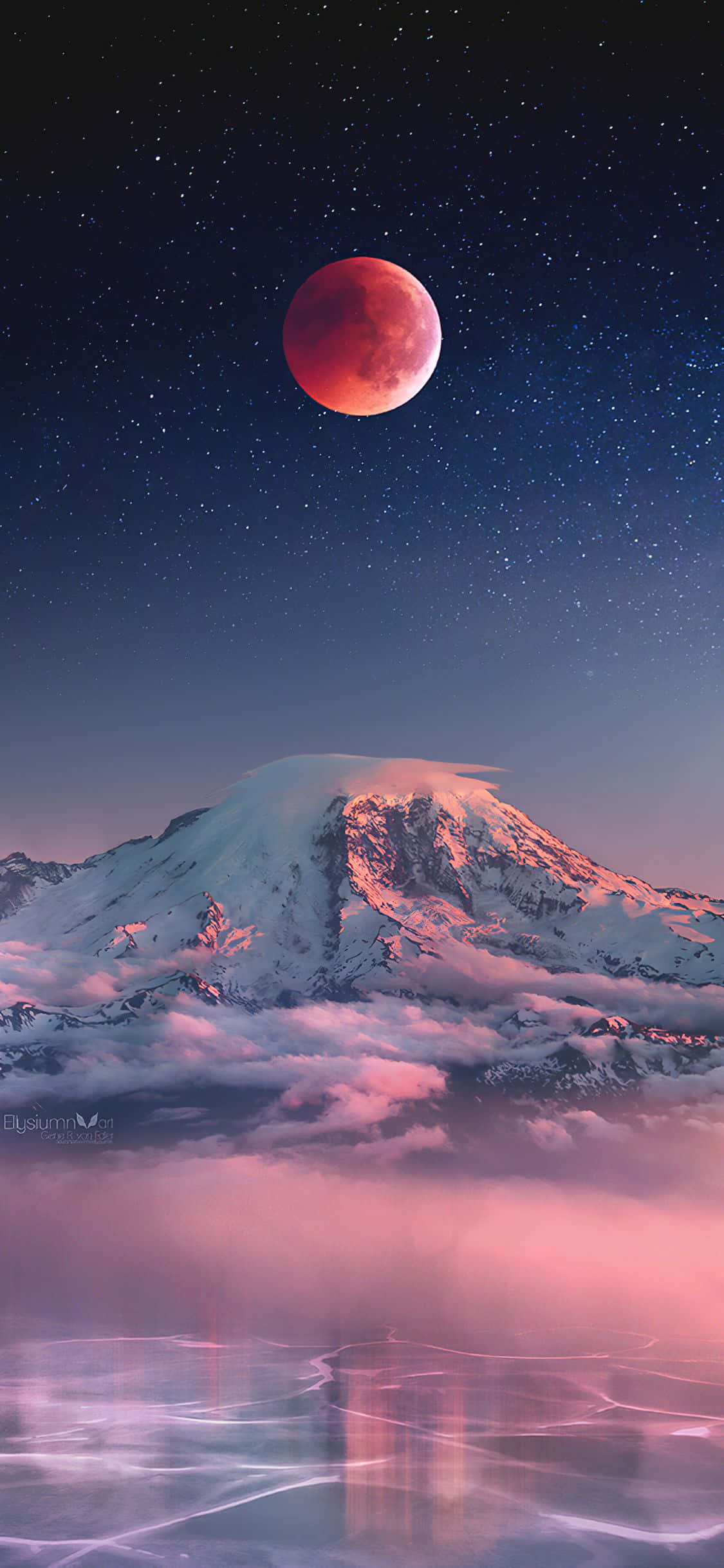 月夜星空 桌布 壁紙 — 血月在積雪的山峰上空發光，倒映在星空下霧濛濛的粉紅色山谷中。