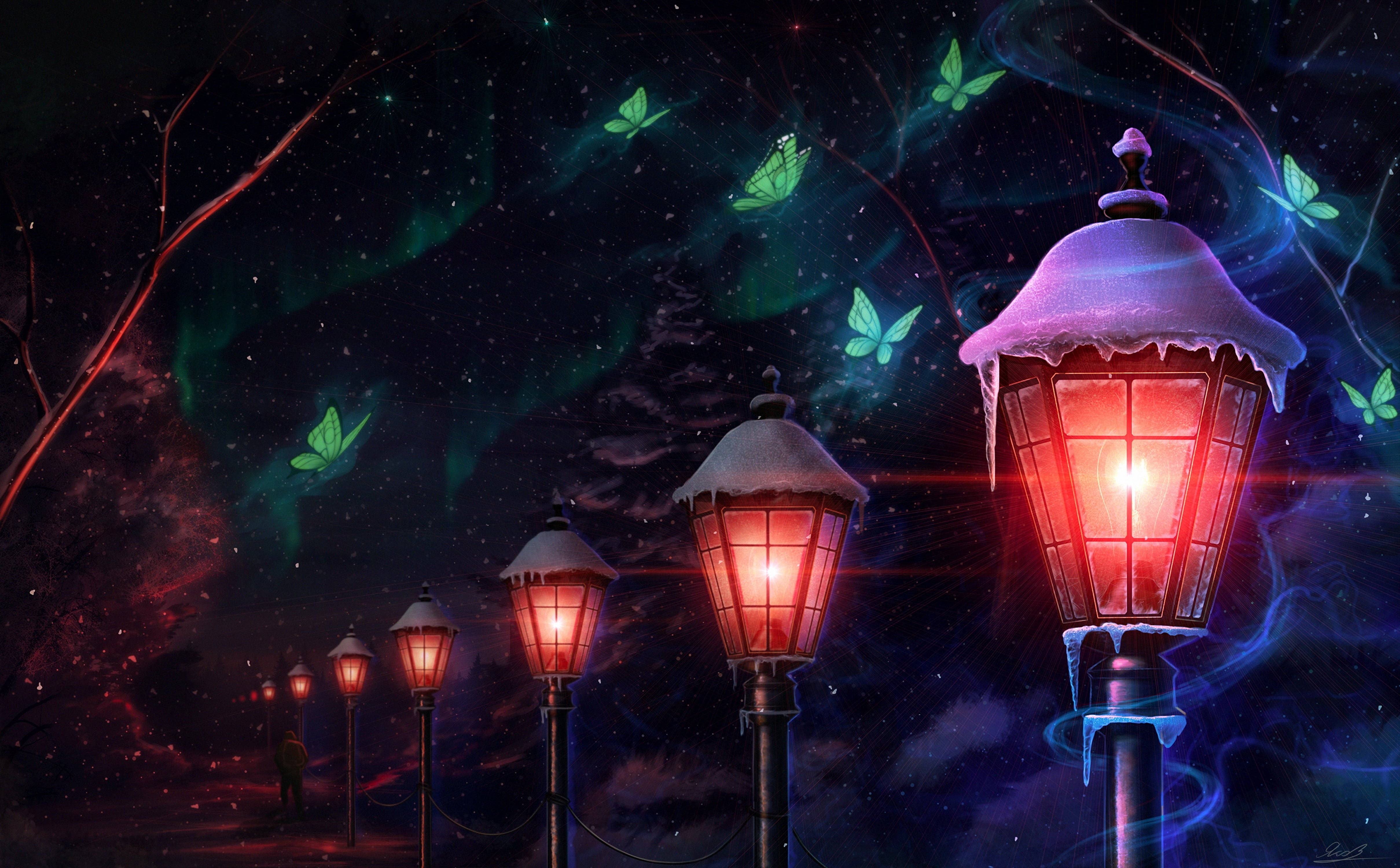 night butterfly 桌布 壁紙 — 被雪覆蓋的路燈在繁星點點的夜空下溫暖地發光，伴隨著綠色極光和發光的蝴蝶。