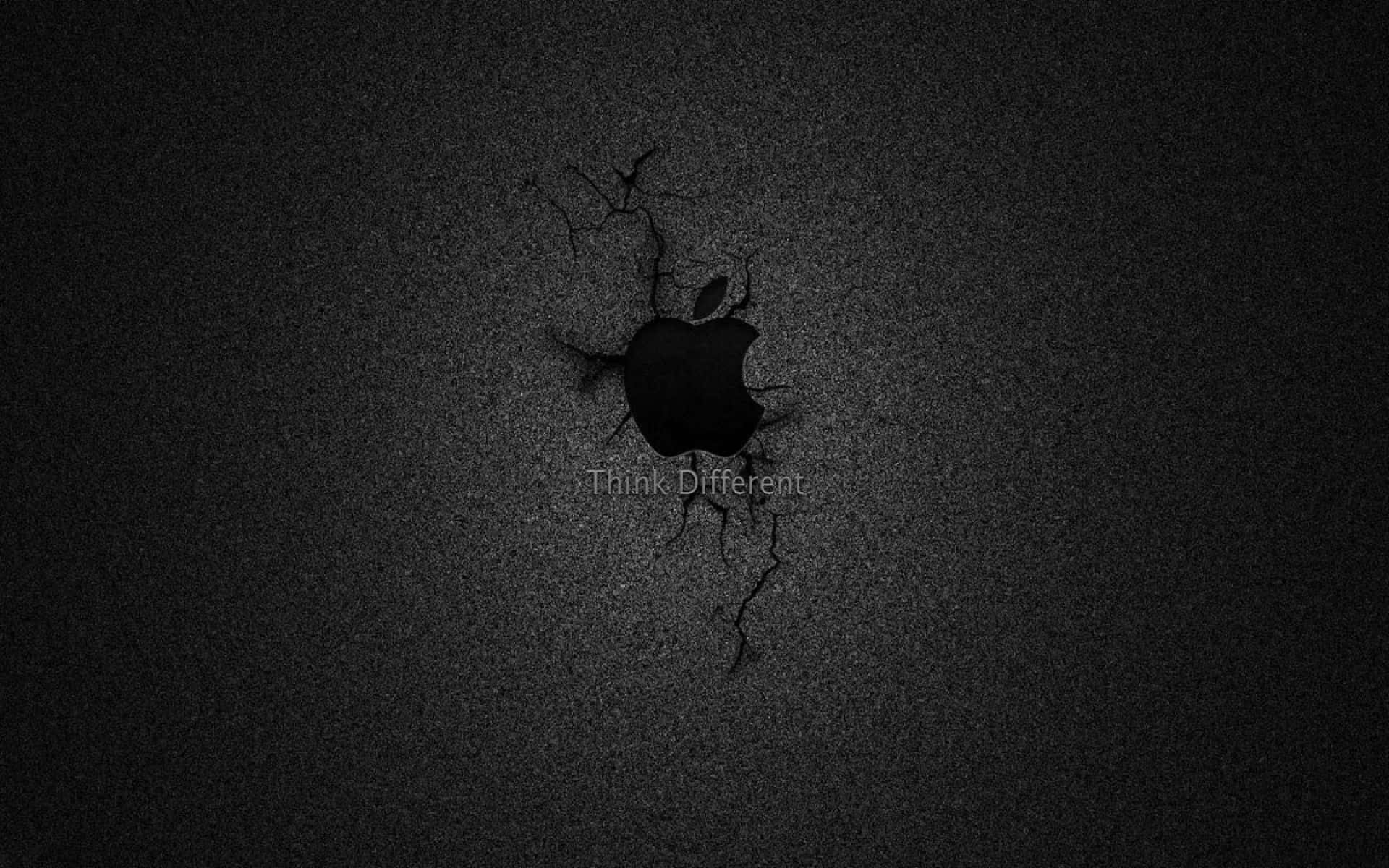 Black Macbook 桌布 壁紙 — 裂開的黑色表面露出深色Apple標誌，下方有Think Different文字。
