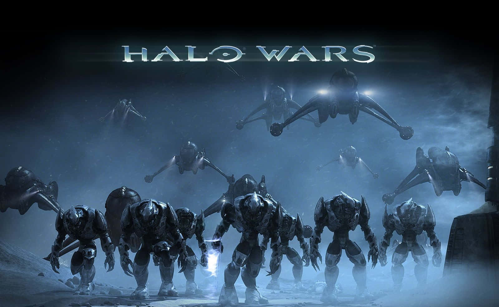 Halo Covenant 桌布 壁紙 — 裝甲士兵和飛行戰爭機器在霧氣瀰漫的戰場上，於發光的Halo Wars標題下前進。
