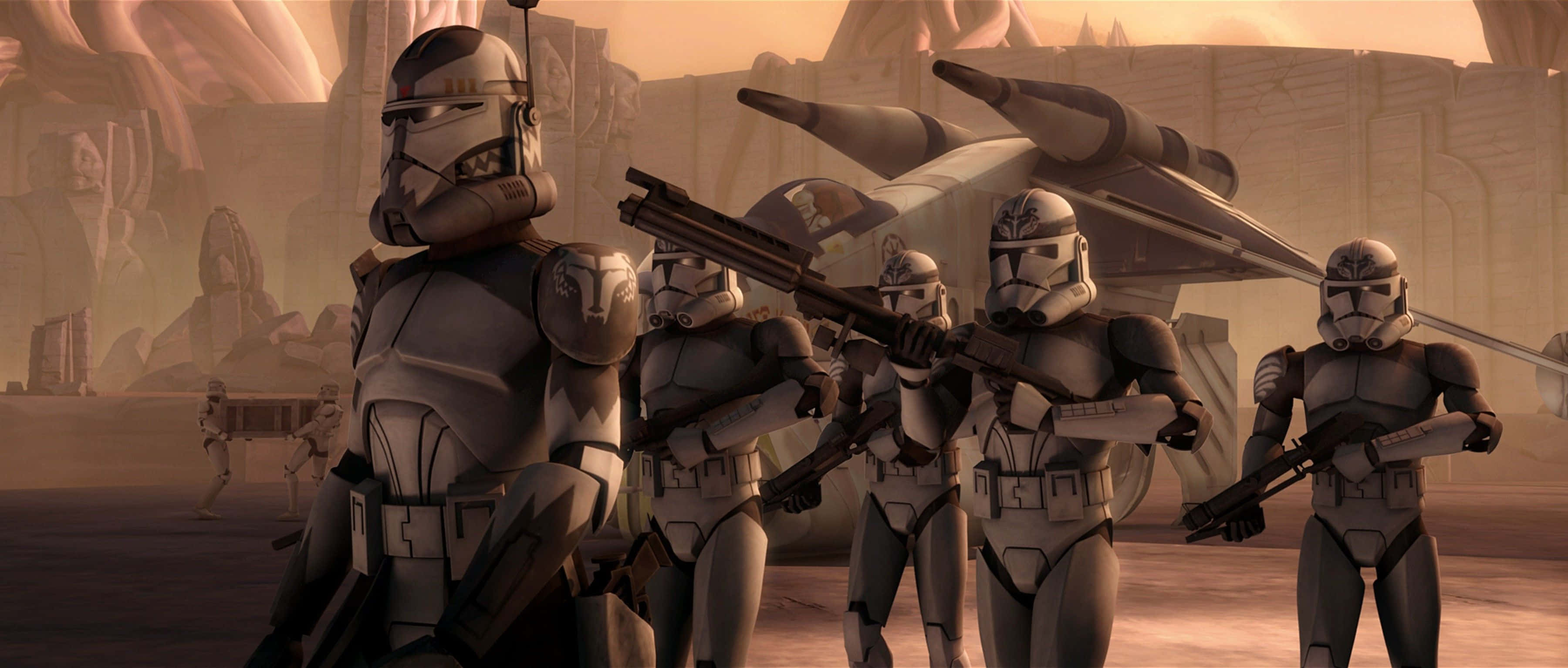 Clone Wars 桌布 壁紙 — 複製人士兵在塵土飛揚的外星星球上列隊，背景有一架星際戰鬥機。
