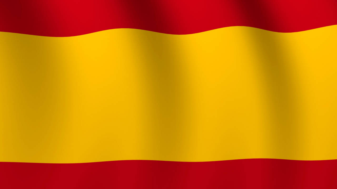 Spain Flag 桌布 壁紙 — 西班牙國旗以鮮明的紅色和金色橫條紋動態飄揚。
