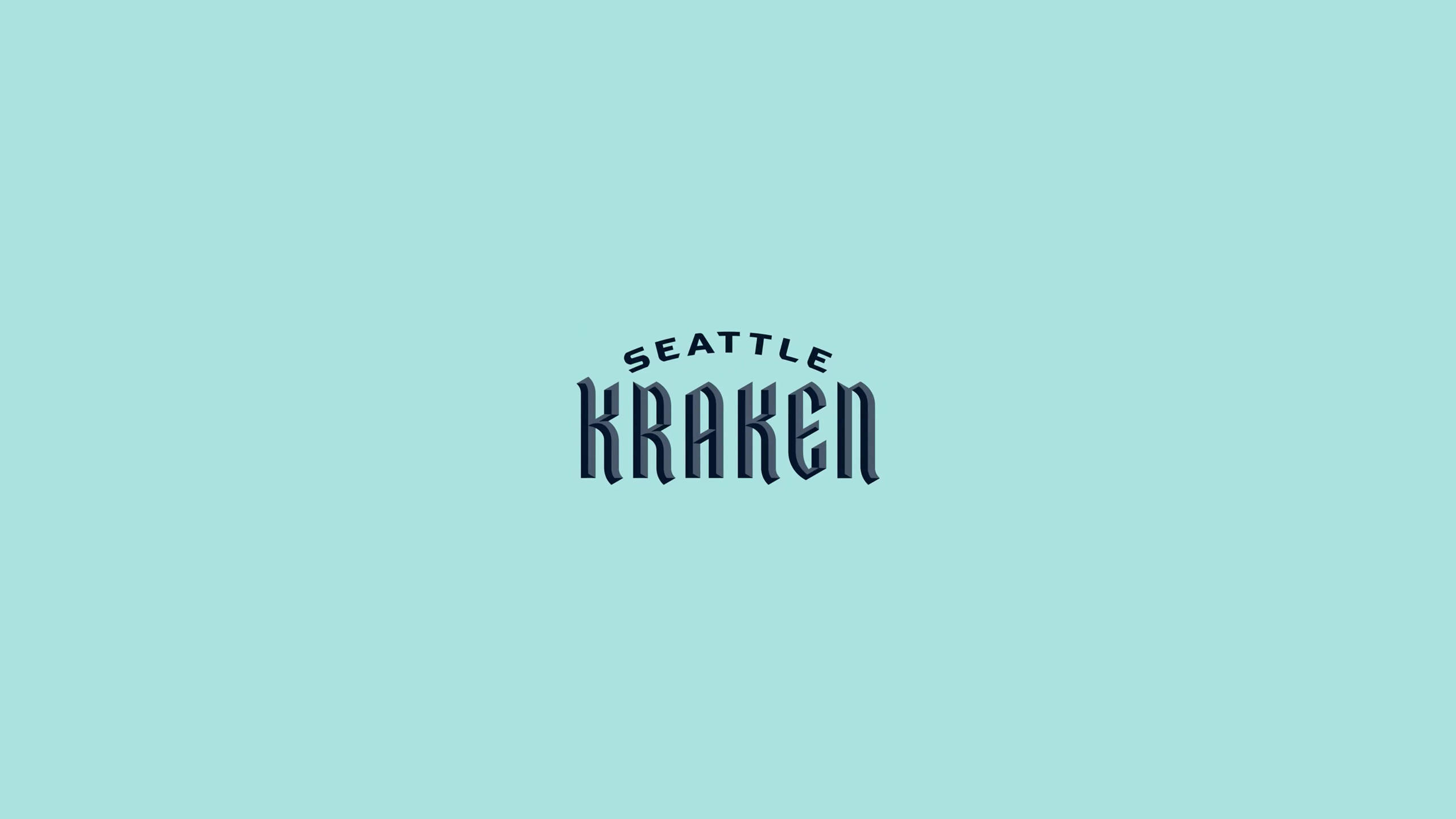 Kraken 桌布 壁紙 — 西雅圖海怪的極簡標誌，以深藍色襯線字體居中在純色淺青綠色背景上。