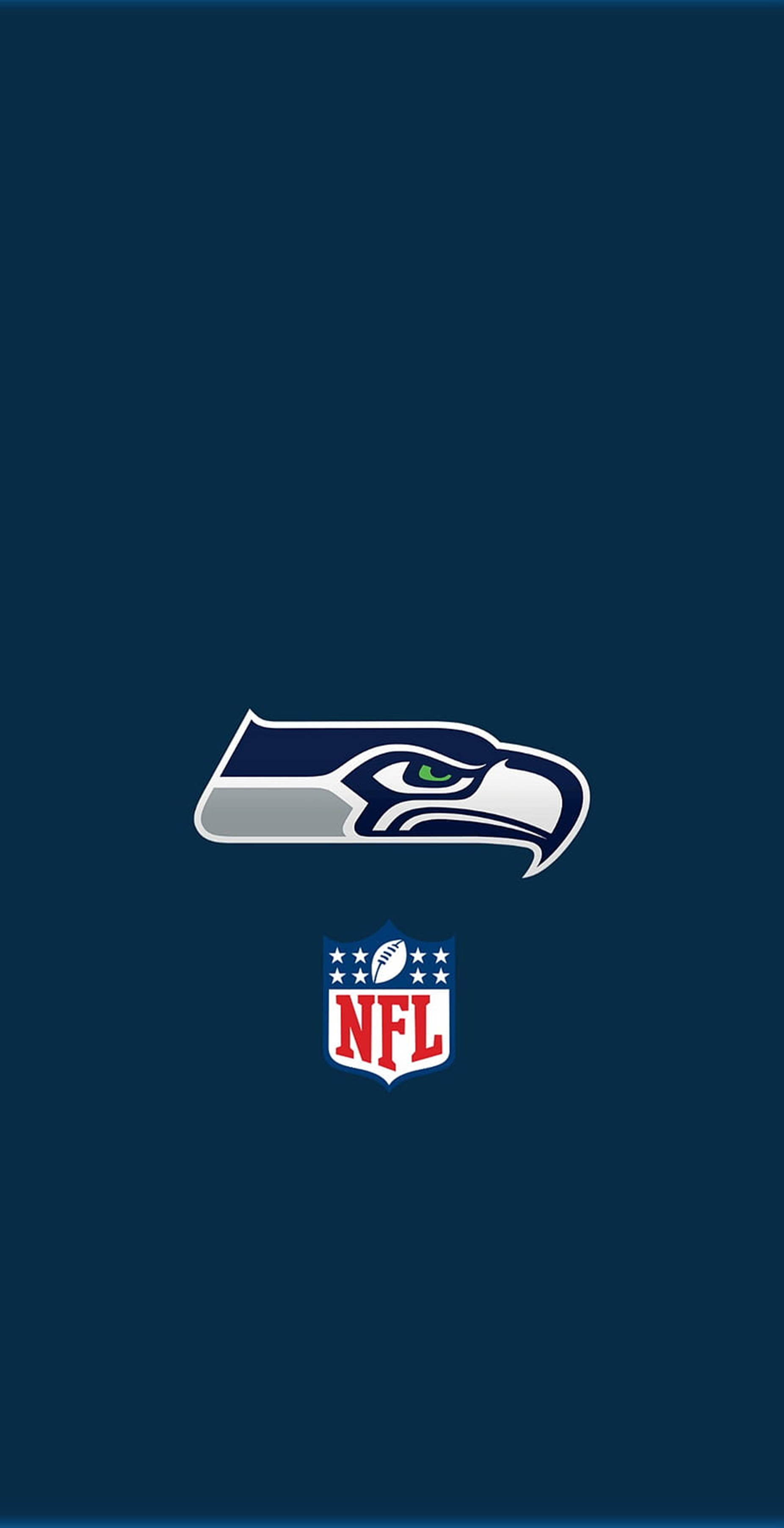 Seattle Seahawks 桌布 壁紙 — 西雅圖海鷹隊 NFL 標誌居中於純深青色背景上，帶有清晰的白色和綠色細節。