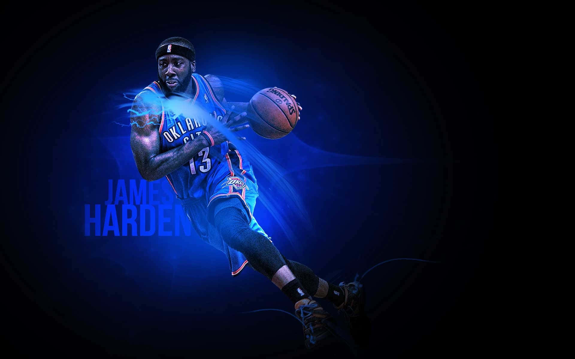 NBA 桌布 壁紙 — 詹姆斯·哈登身穿奧克拉荷馬城雷霆球衣，在深色背景下運球，帶有發光藍色能量效果。
