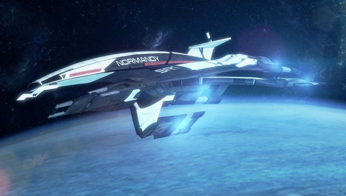 Normandy Sr-2 桌布 壁紙 — 諾曼第SR2太空船在藍色星球上空滑行，引擎發光，背景是星空。