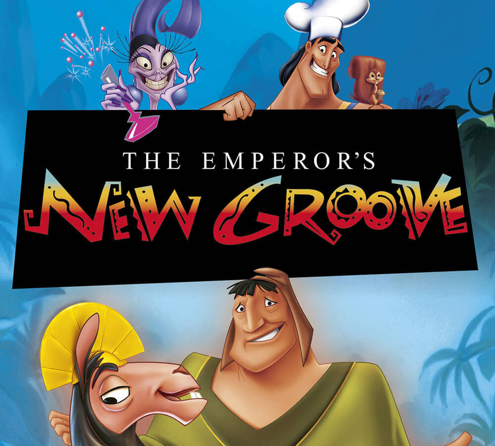 迪士尼 桌布 壁紙 — 《變身國王》充滿活力的動畫海報， featuring Kuzco、Kronk、Yzma 和一隻駱馬，背景為熱帶藍色。