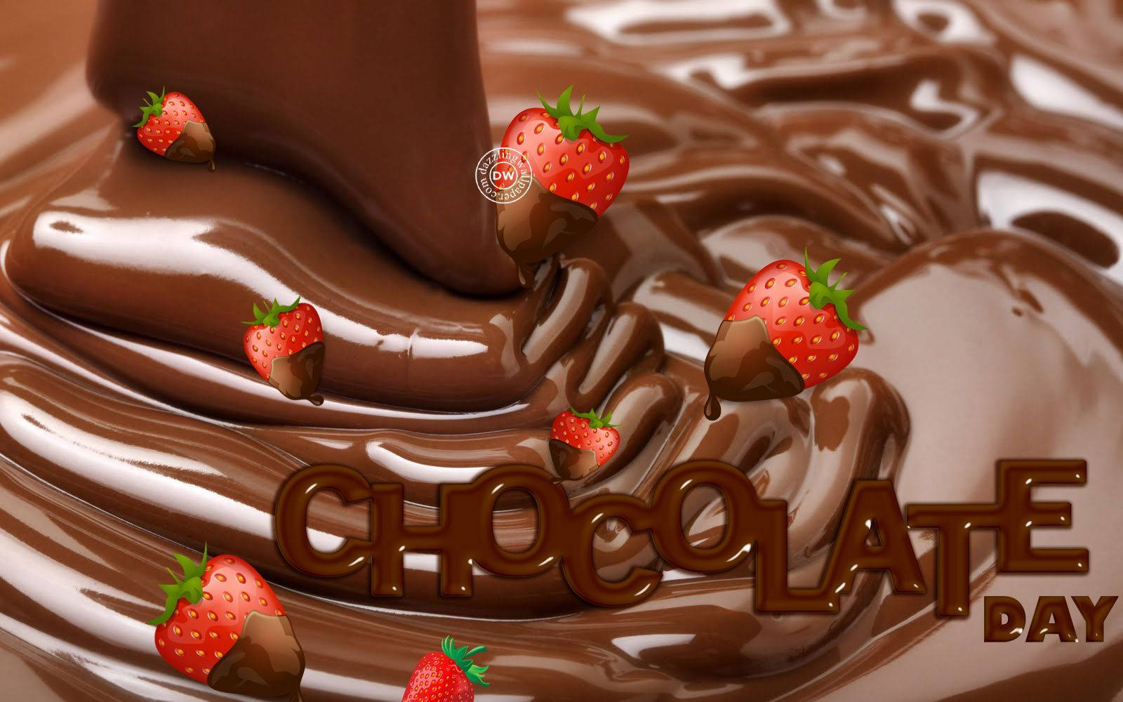 Strawberry 桌布 壁紙 — 豐富光澤的巧克力在鮮草莓周圍動態流動，巧克力上浮雕著巧克力日字樣。