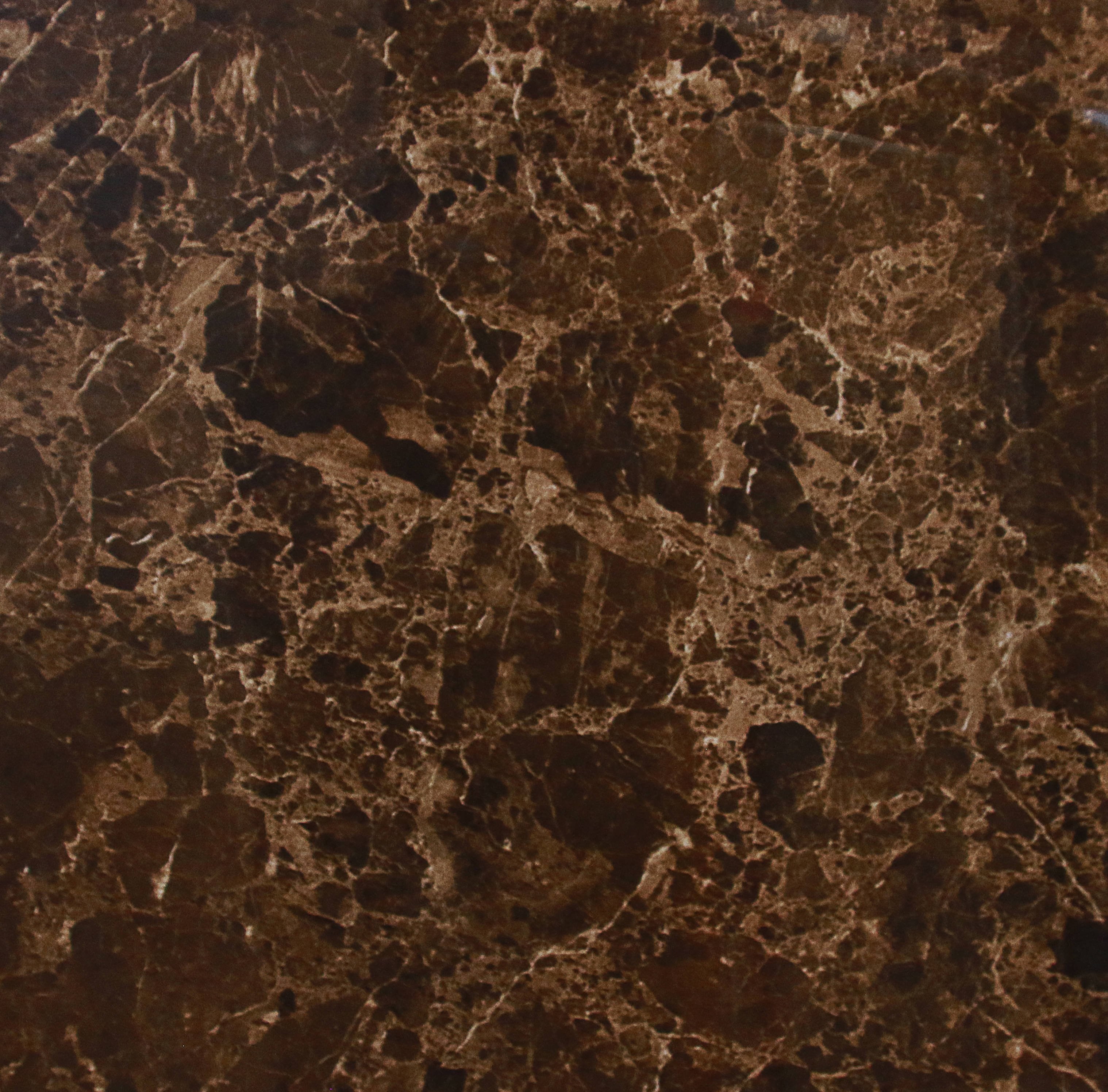 Marble 桌布 壁紙 — 豐富棕色大理石的近距離特寫，帶有複雜的金色紋理和深色斑塊，營造出奢華的自然圖案。