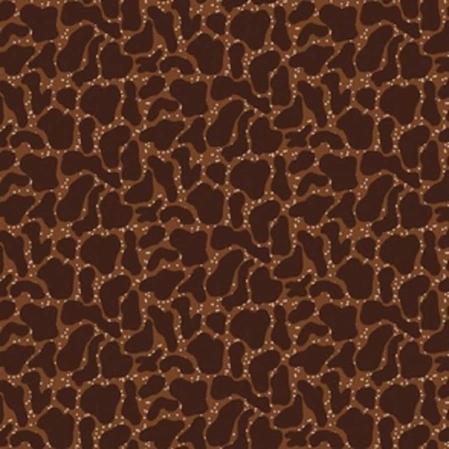 Brown Cow Print 桌布 壁紙 — 豐富的棕色壁紙，帶有不規則的深色斑點，由虛線勾勒出紋理重複圖案。