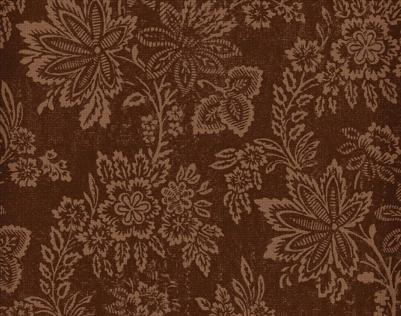 Brown Vintage 桌布 壁紙 — 豐富的棕色布料上帶有較淺棕色調的複雜花卉圖案，營造出復古紋理壁紙設計。